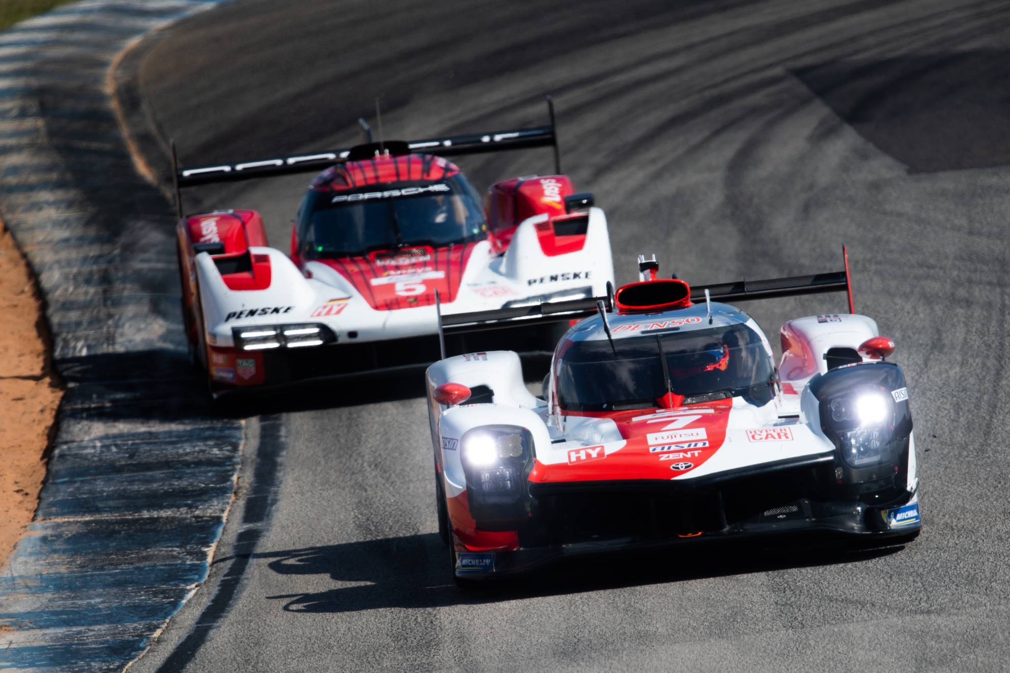 Toyota defiende la corona del WEC y de Le Mans... ante Porsche, entre otros.