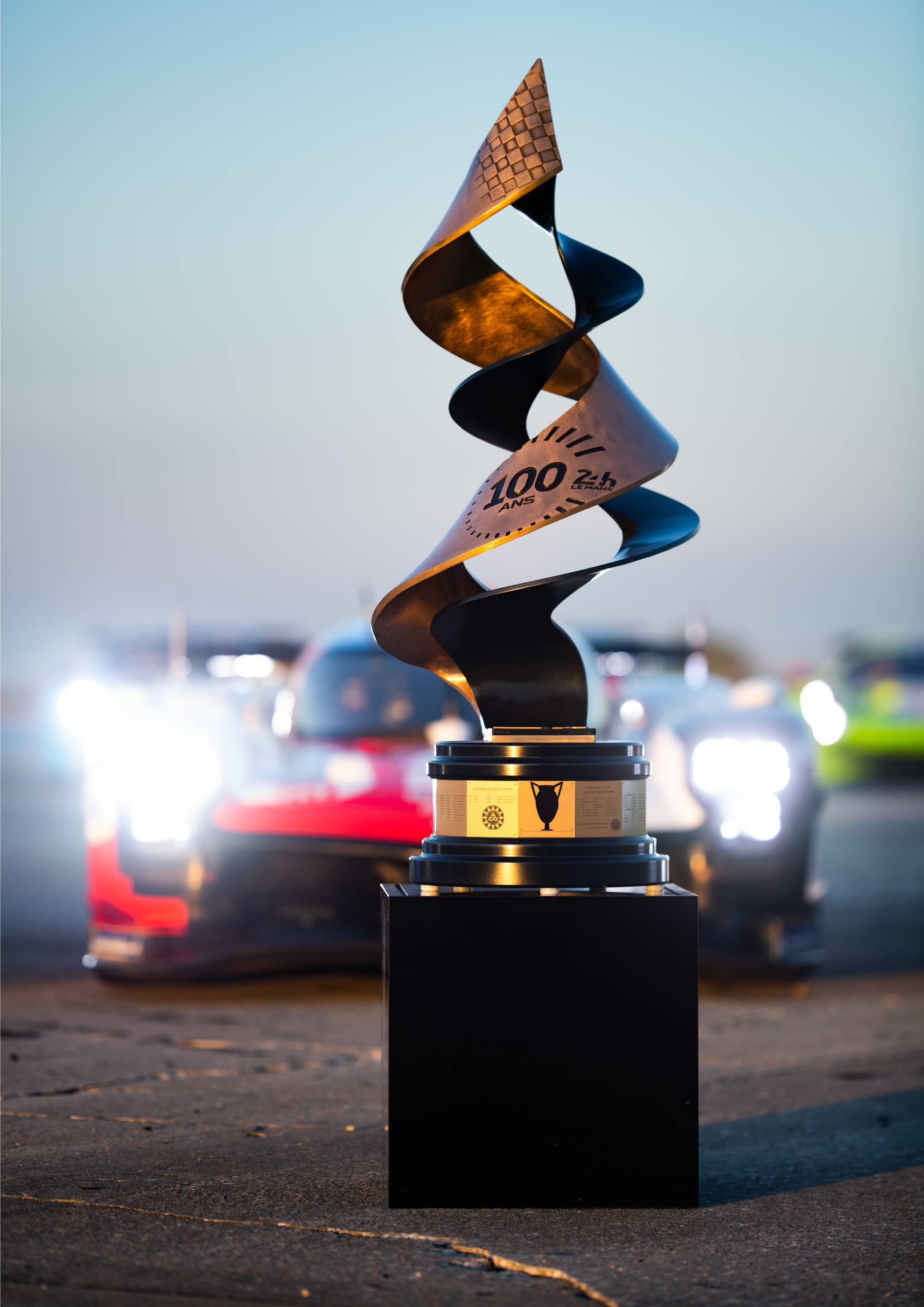 El trofeo de la edicin del Centenario de Le Mans es el gran premio de esta temporada.