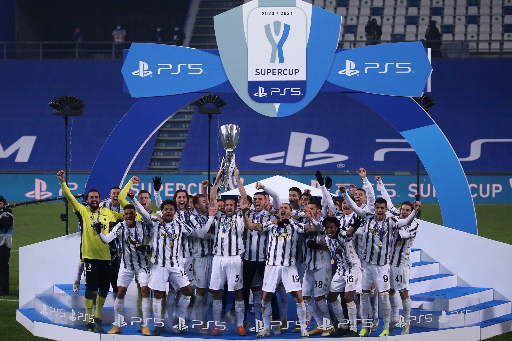 La Juventus celebra la victoria sobre el Nápoles en la Supercopa de 2021.