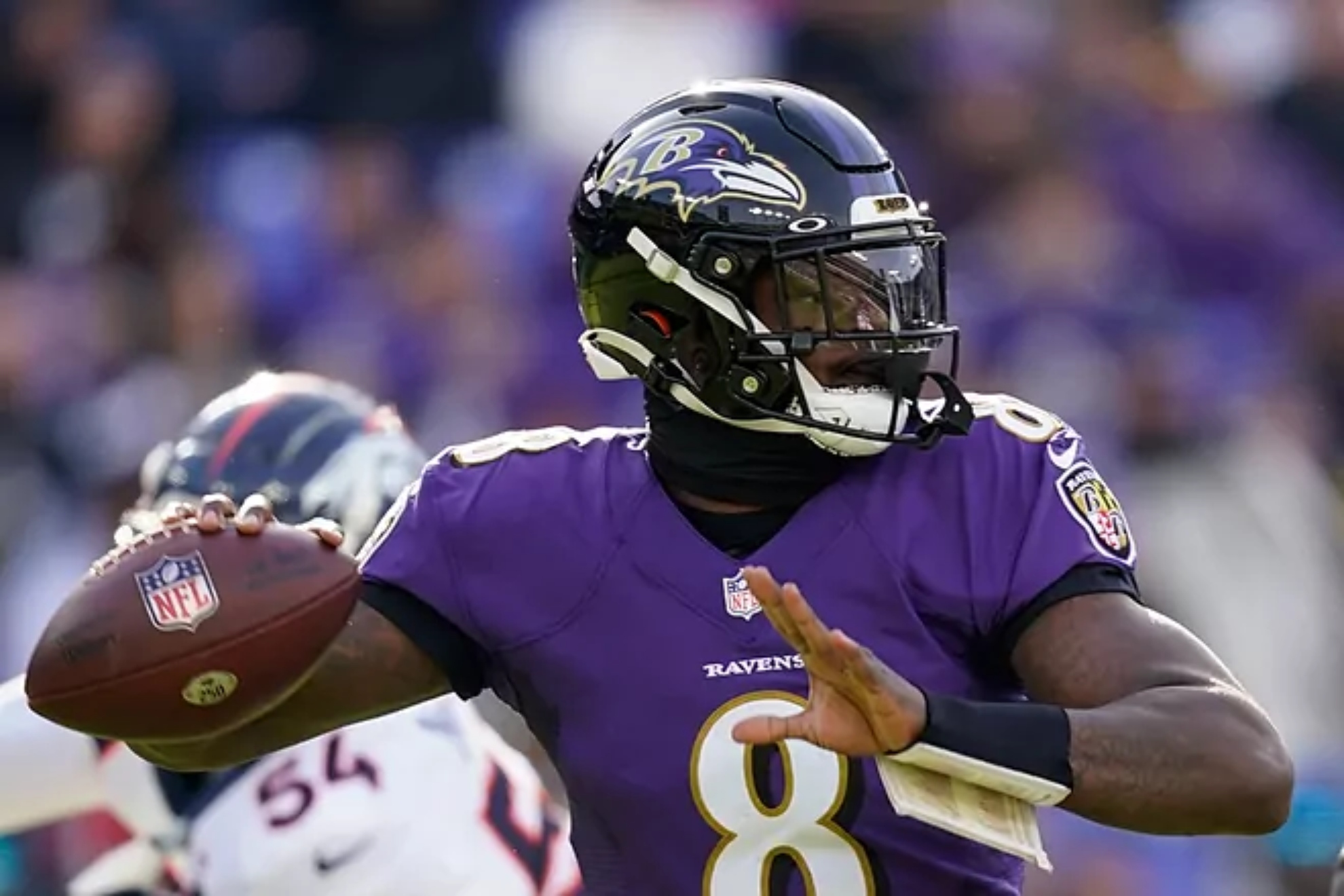 Lamar Jackson throws shade at Ravens' contract offer