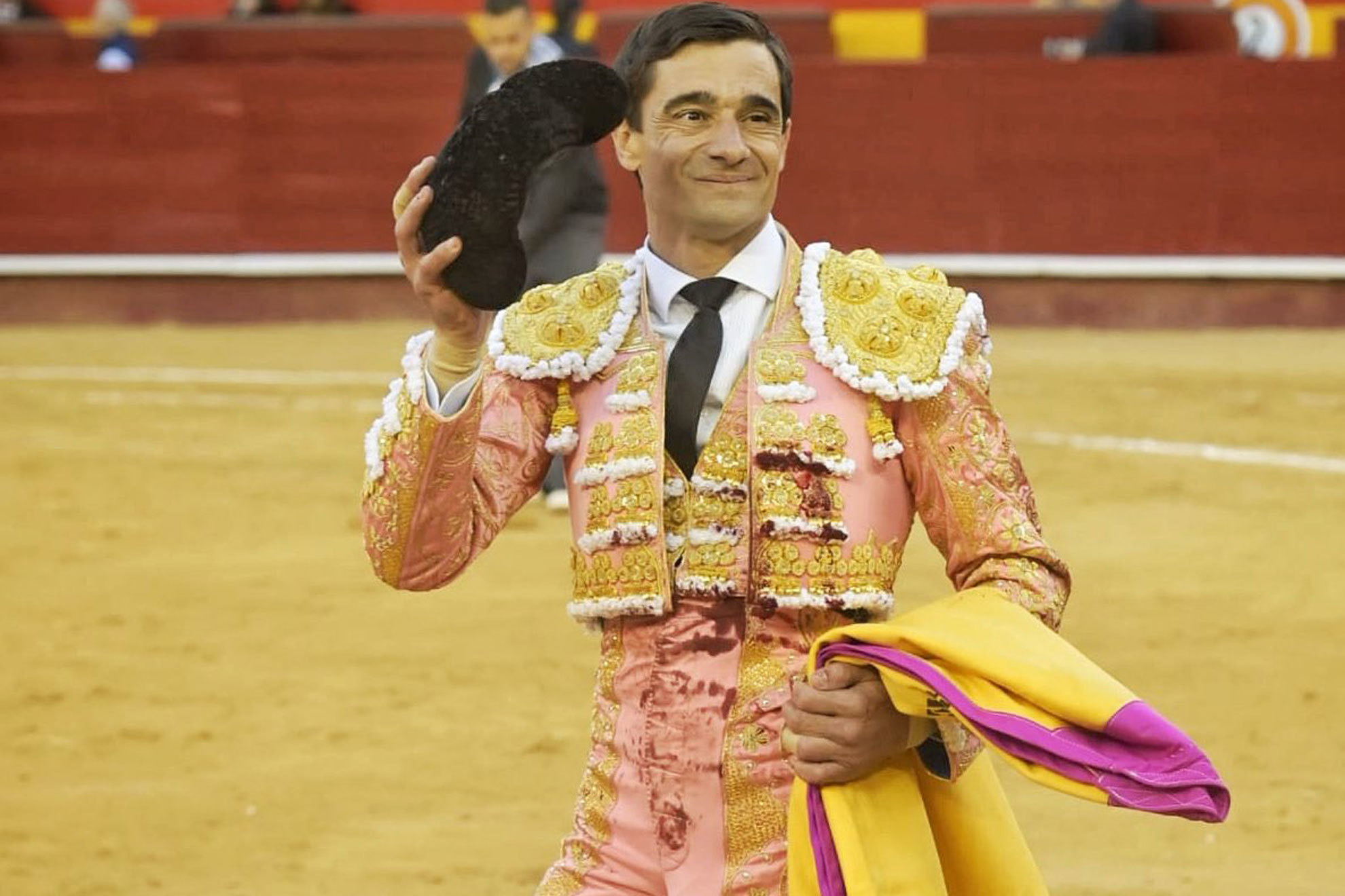 El toreo al natural de Paco Ureña vuelve a encender Valencia