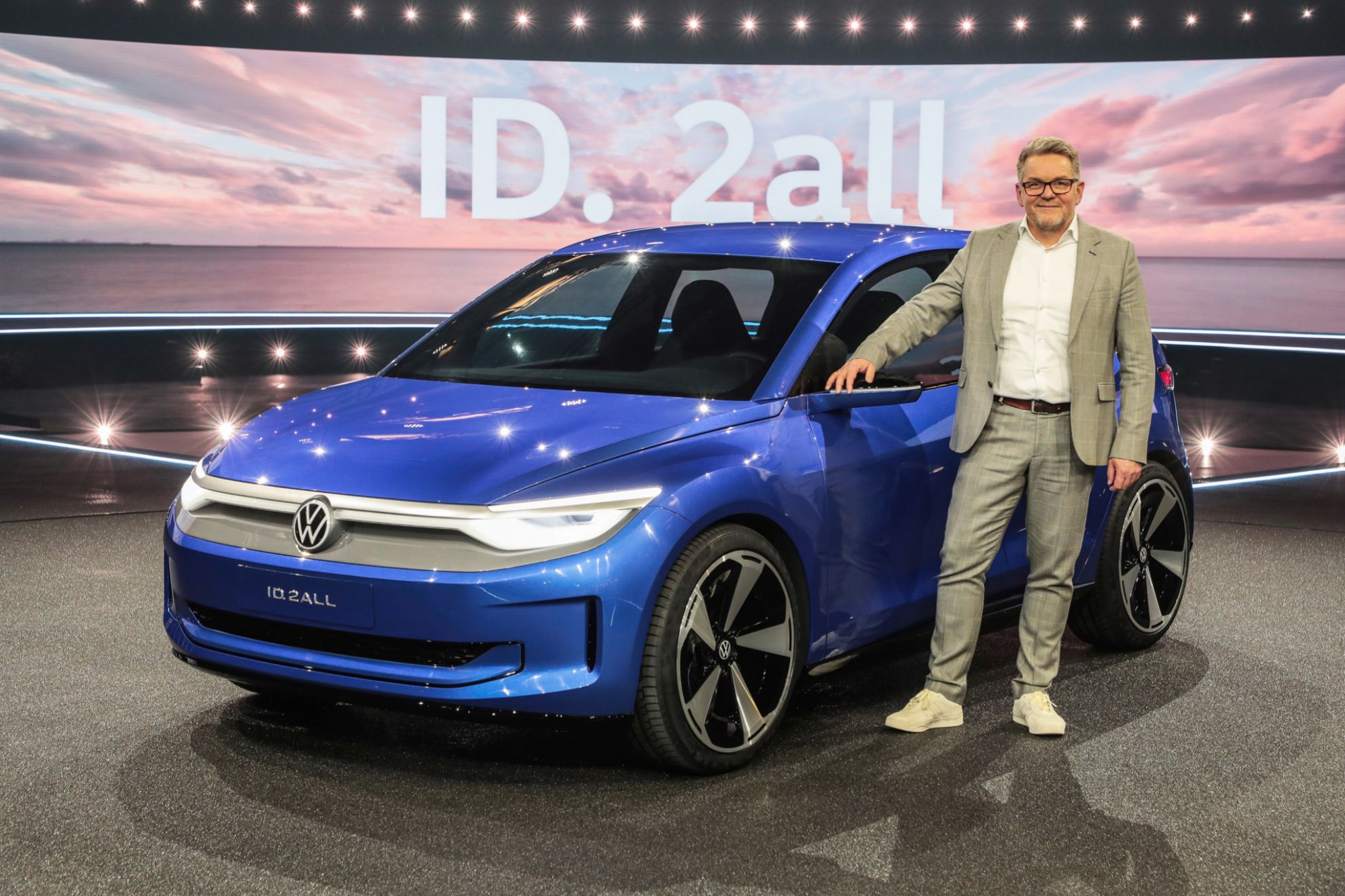El nuevo jefe de diseño de VW, Andreas Mindt, con su primera creación
