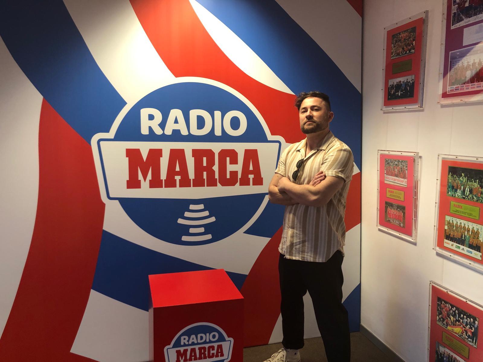 Julin Rodrguez, bajista de Igloo, en los estudios de Radio Marca