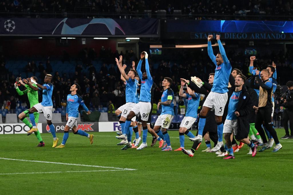 Celebración de los jugadores del Napoli tras la clasificación a los cuartos de final