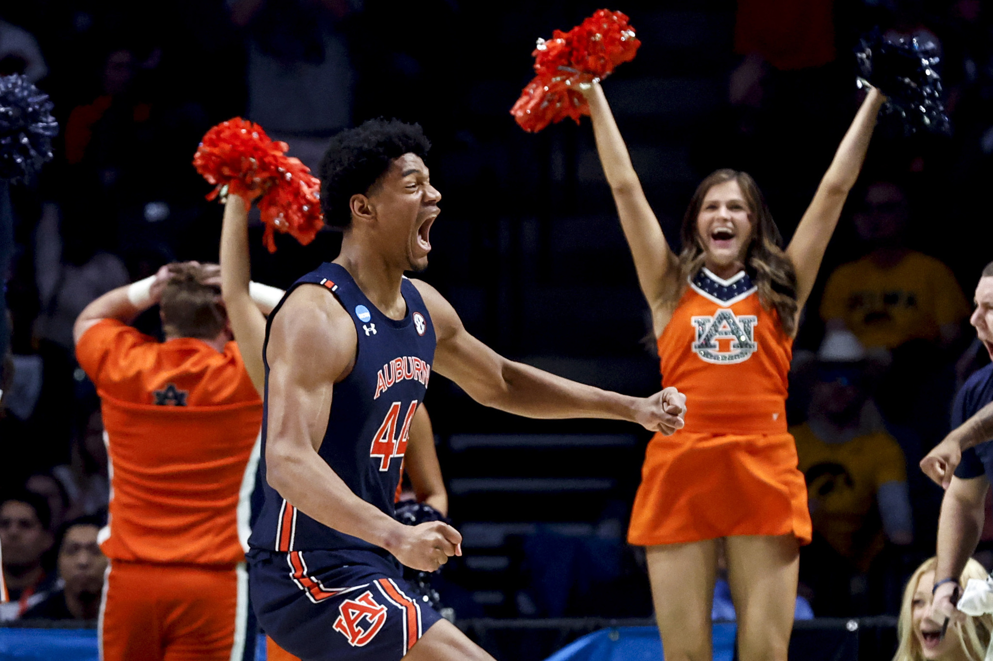 Auburn center Dylan Cardwell reacts after a basket against Iowa during the second half of a first-round college basketball game in the men's NCAA Tournament in Birmingham, (LAPRESSE, Photo/Butch Dill)