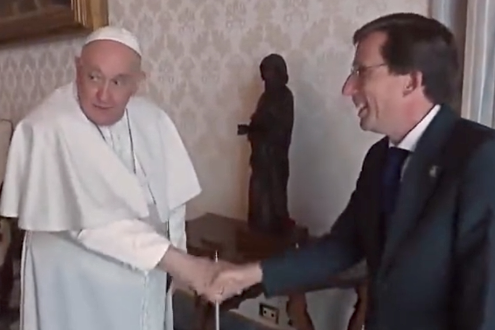 El zasca viral del Papa Francisco a Almeida: El heredero de Manuela
