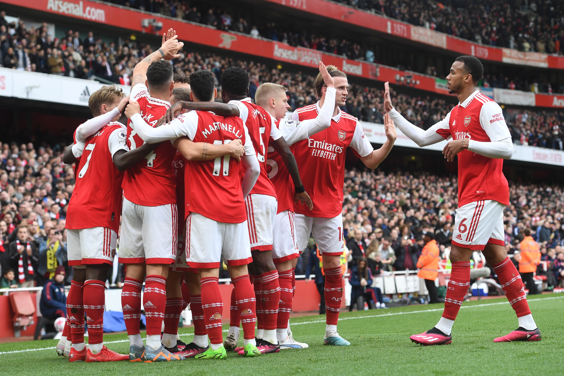 Los jugadores del Arsenal celebran el 2-0.
