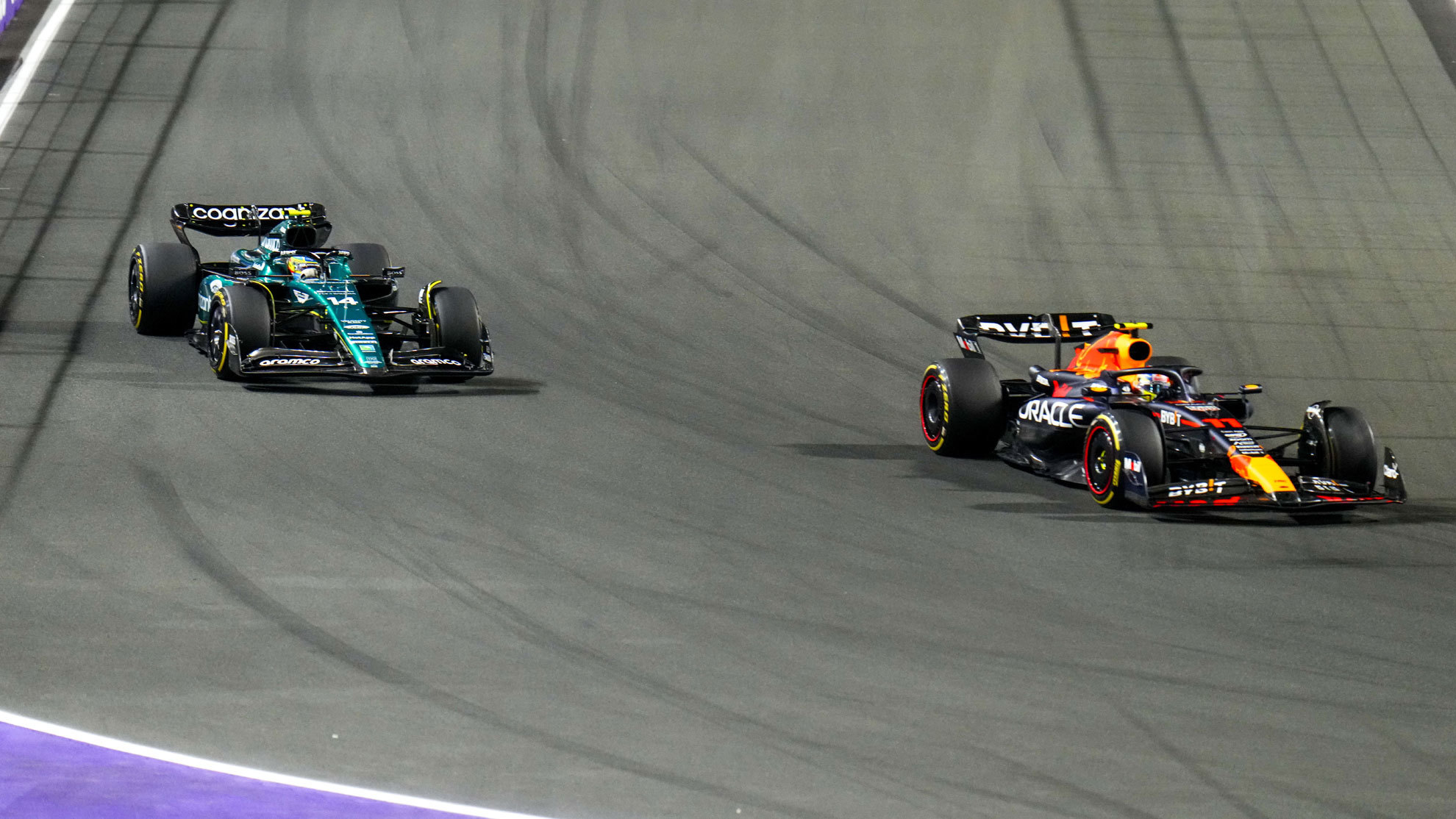 Verstappen pasa a Alonso y se pone segundo!