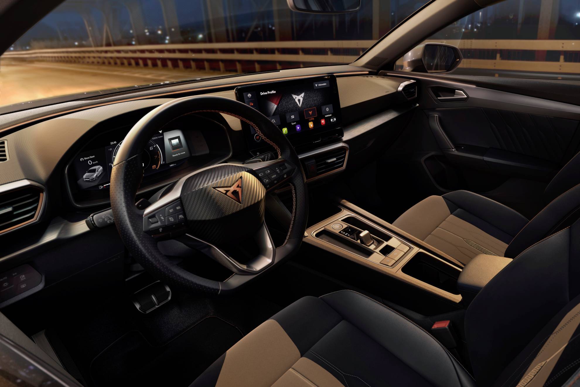 El interior est muy basado en el del Seat Len, pero con toques Cupra.