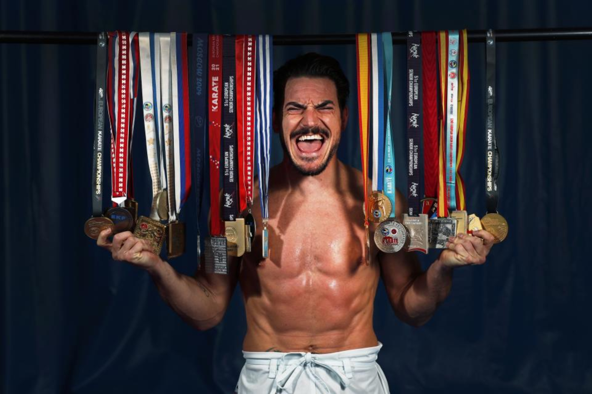 Damián Quintero, con las 23 medallas ganadas en los Europeos de karate.