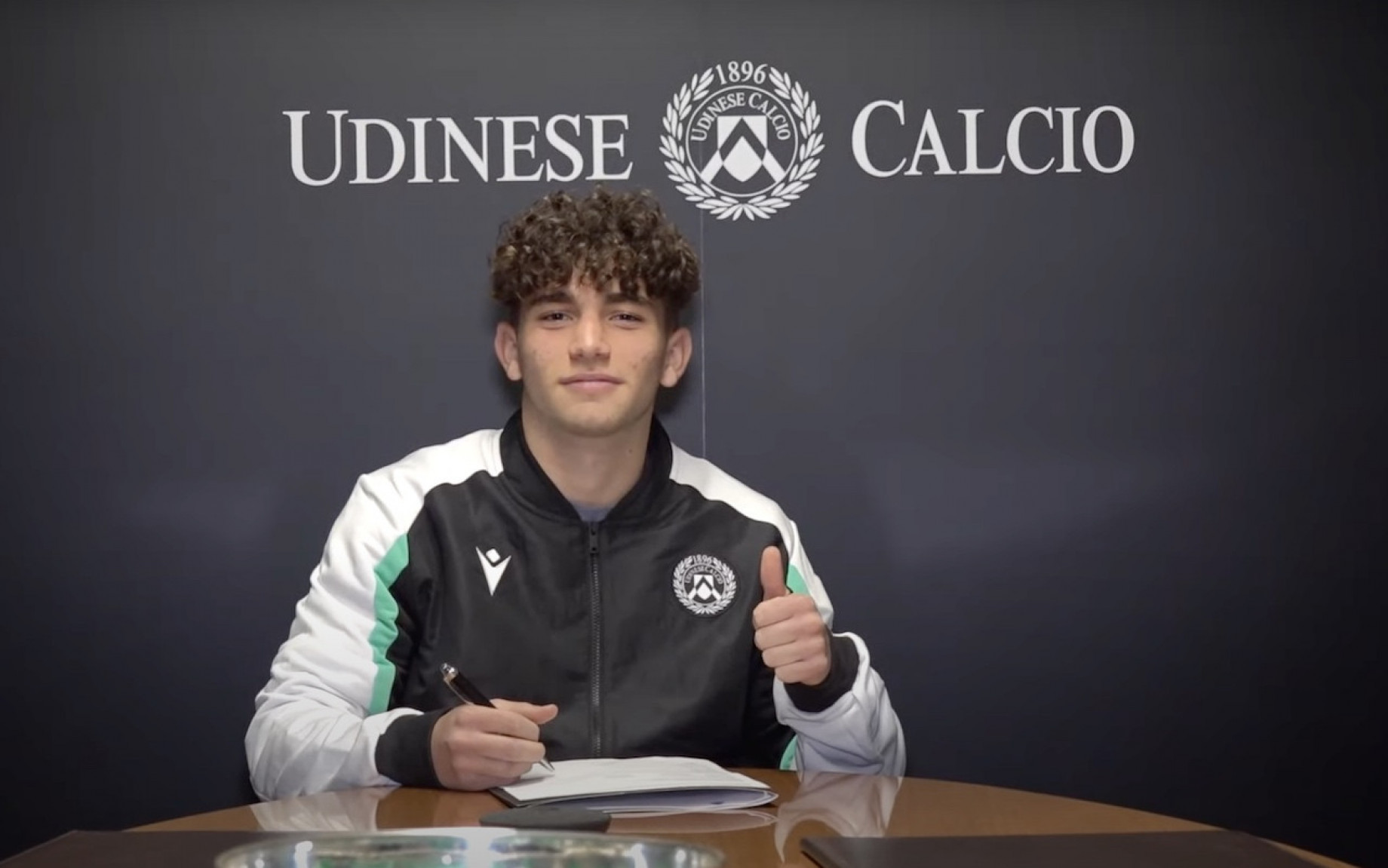 Pafundi firma contrato con Udinese.