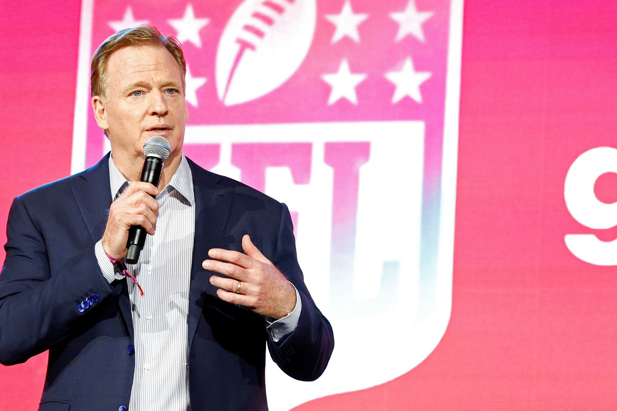 NFL commissioner Roger Goodell to sign contract extension