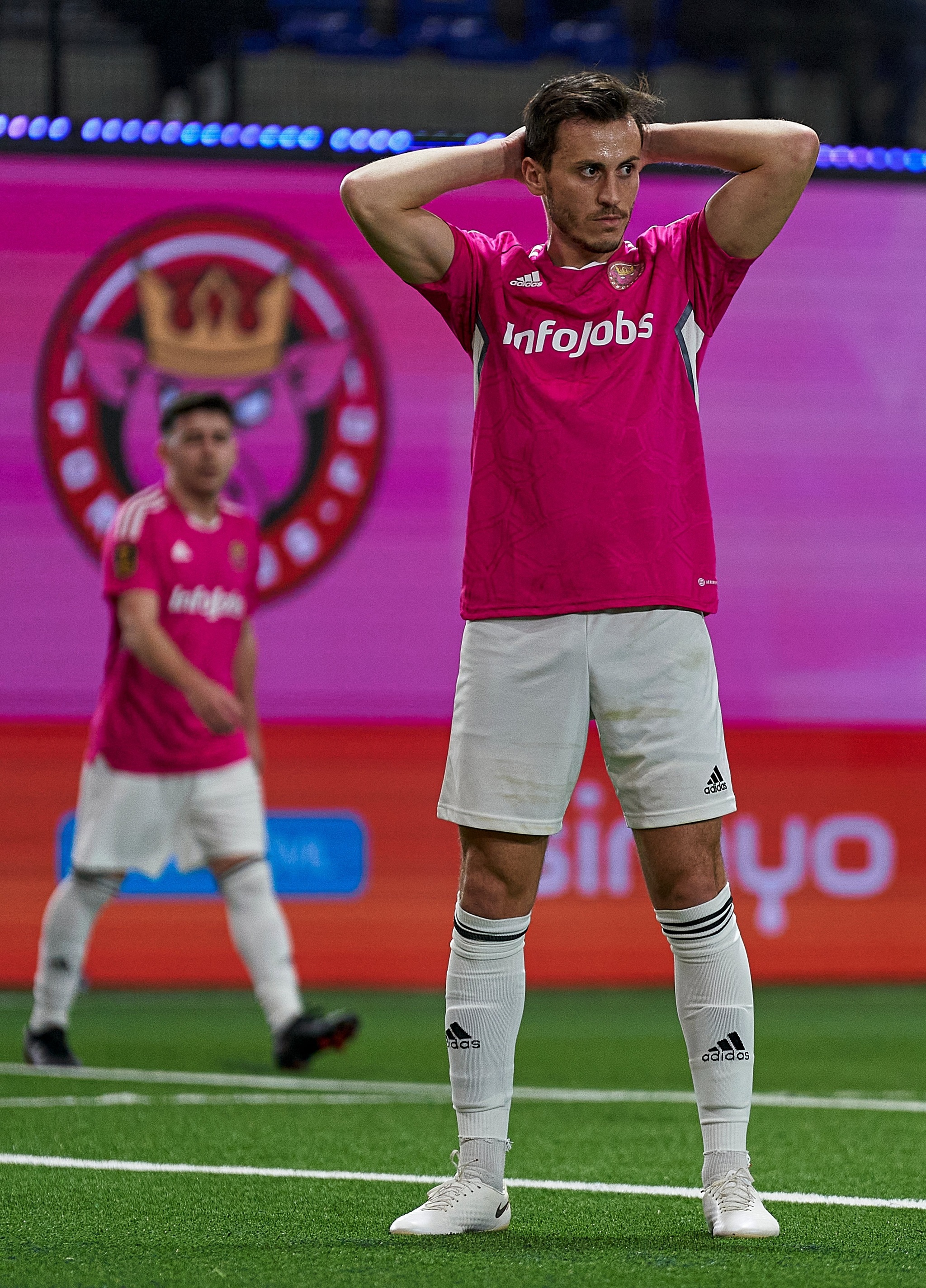 Javier Espinosa lamentándose tras una jugada con Porcinos FC.