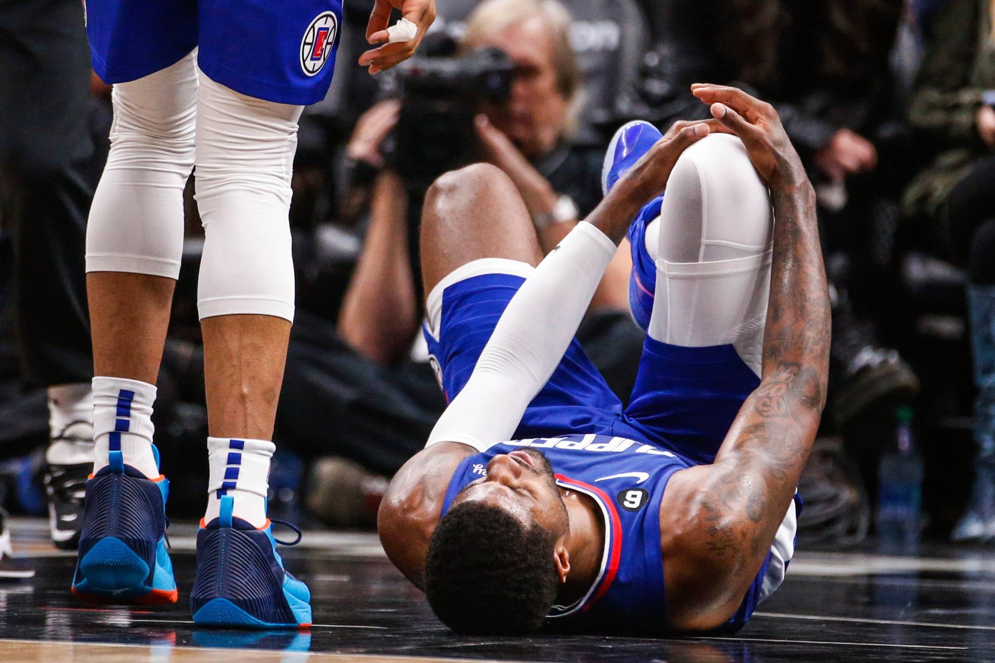 Una lesión de rodilla de Paul George tiene en vilo a los Clippers