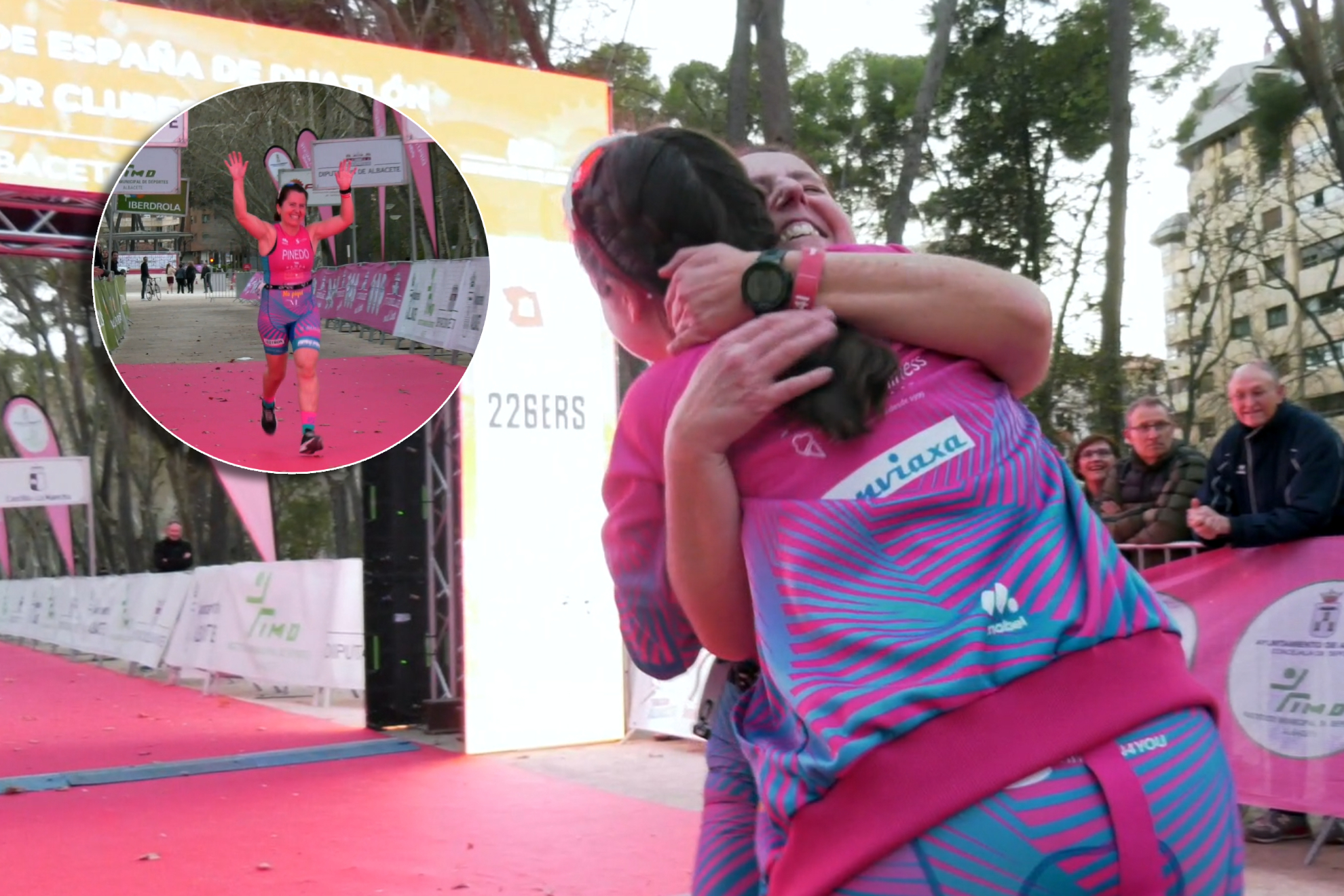 El emocionante recibimiento de una hija a una madre tras llegar última en un triatlón