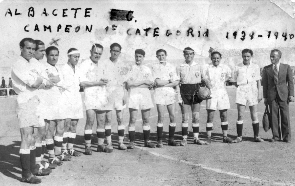 La plantilla del Albacete que quedó campeona y ascendió.