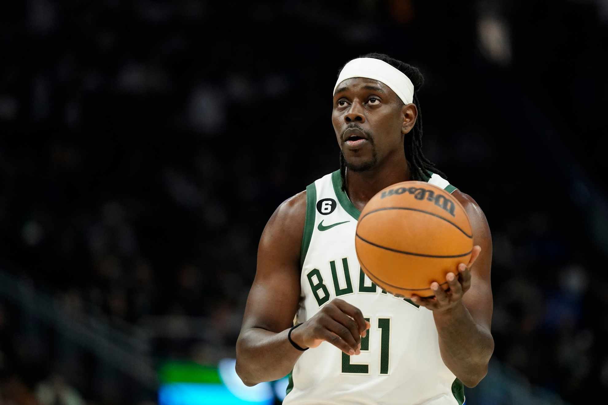 Jrue Holiday, point-guard of the Milwaukee Bucks, was one of the victims to a scam perpetrated by four individuals.