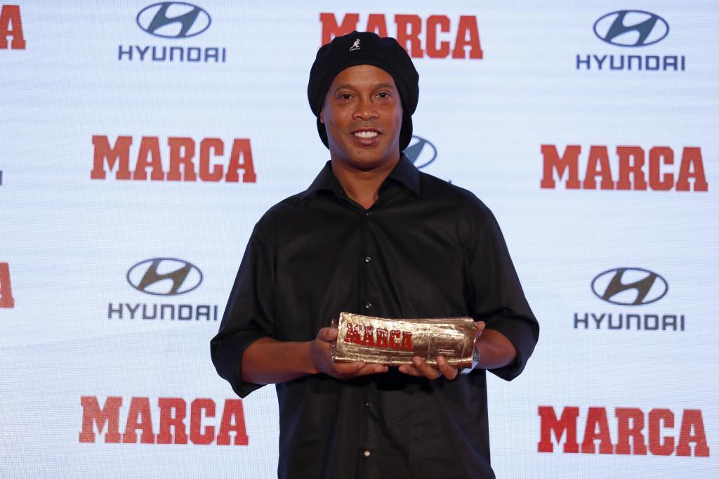 Ronaldinho recibe el MARCA Leyenda: "Messi es el mejor"