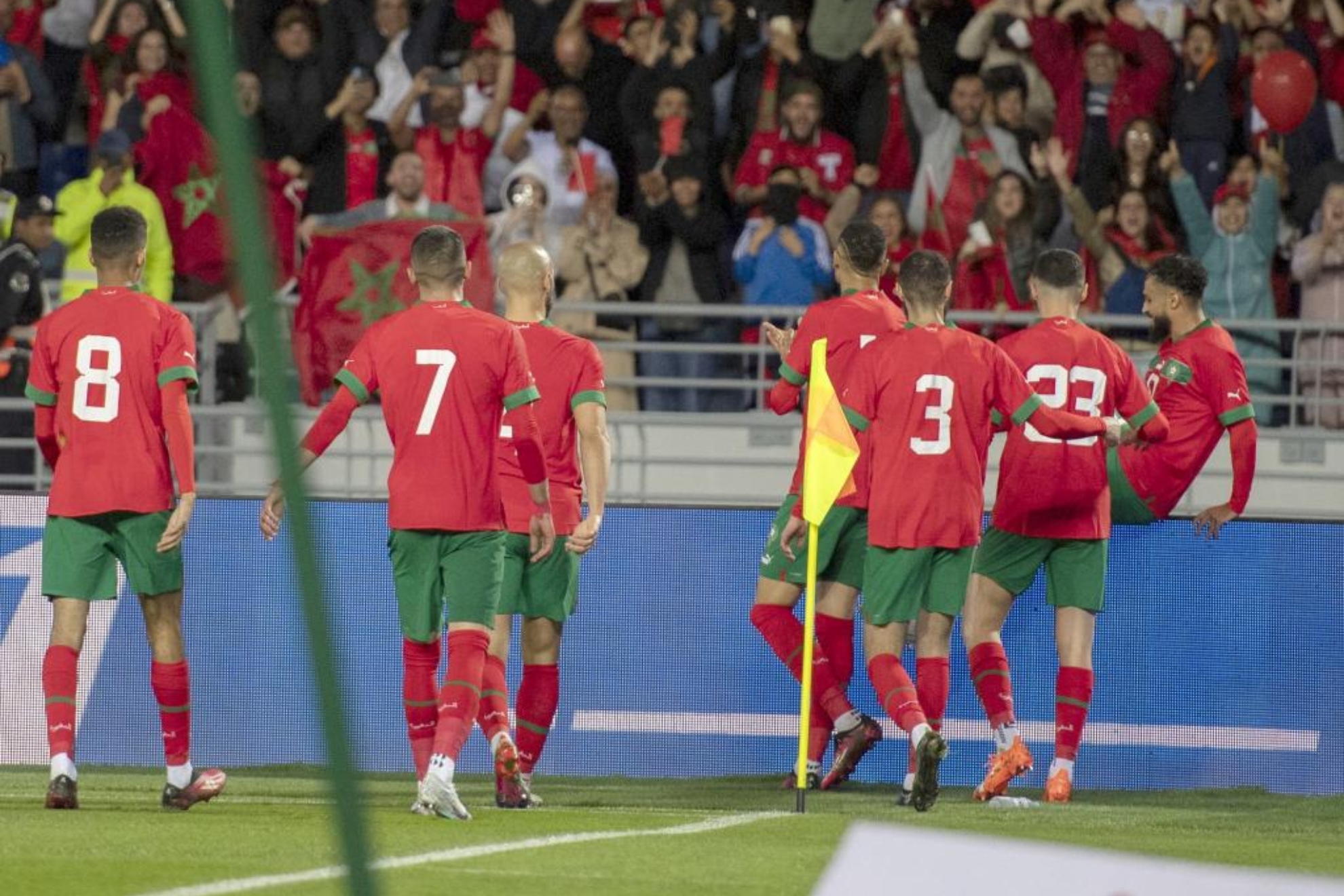 Los jugadores de Marruecos celebran uno de sus dos goles a Brasil.