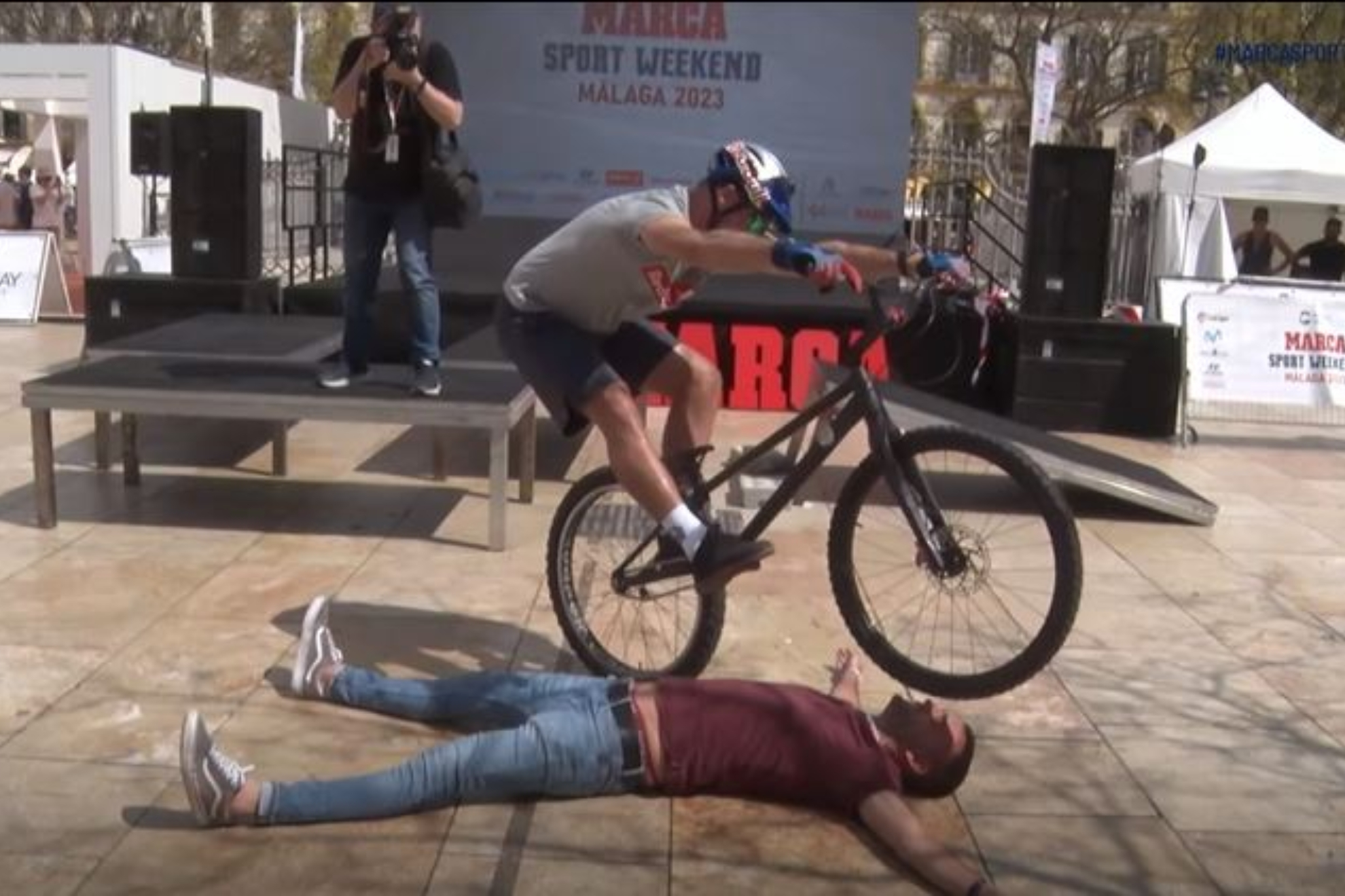 El miedo de un redactor de MARCA en la exhibición de bike trial, ¡qué h****s le echó!