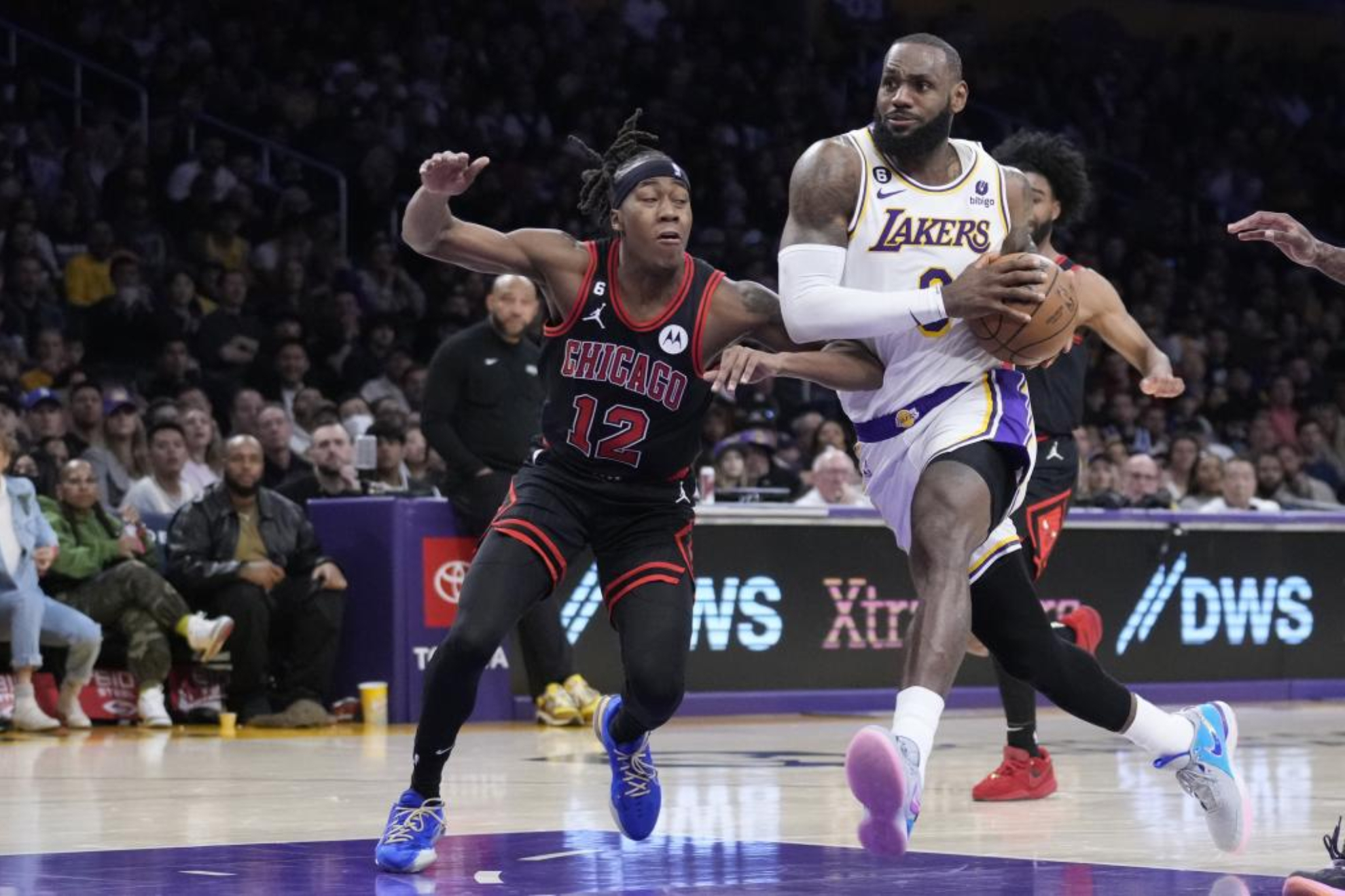 Los Lakers se estrellan contra los Bulls en el regreso de LeBron