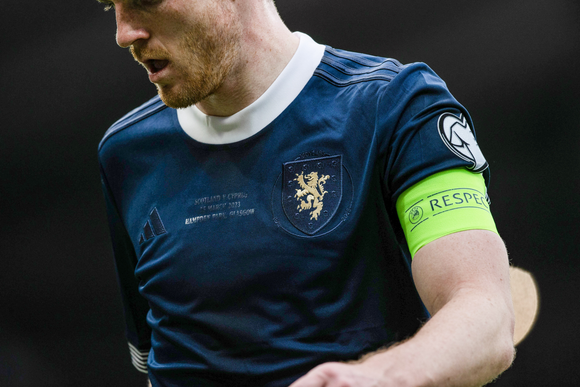 Robertson, con la nueva camiseta de Escocia, durante el partido ante Chipre.