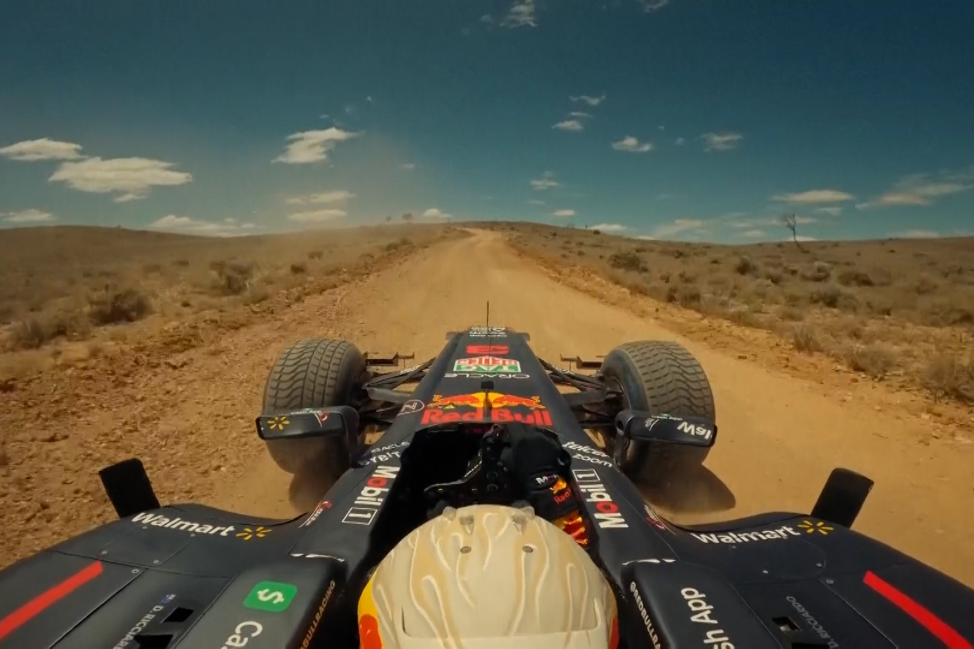 El Red Bull de Verstappen y Pérez se va de rally por Australia