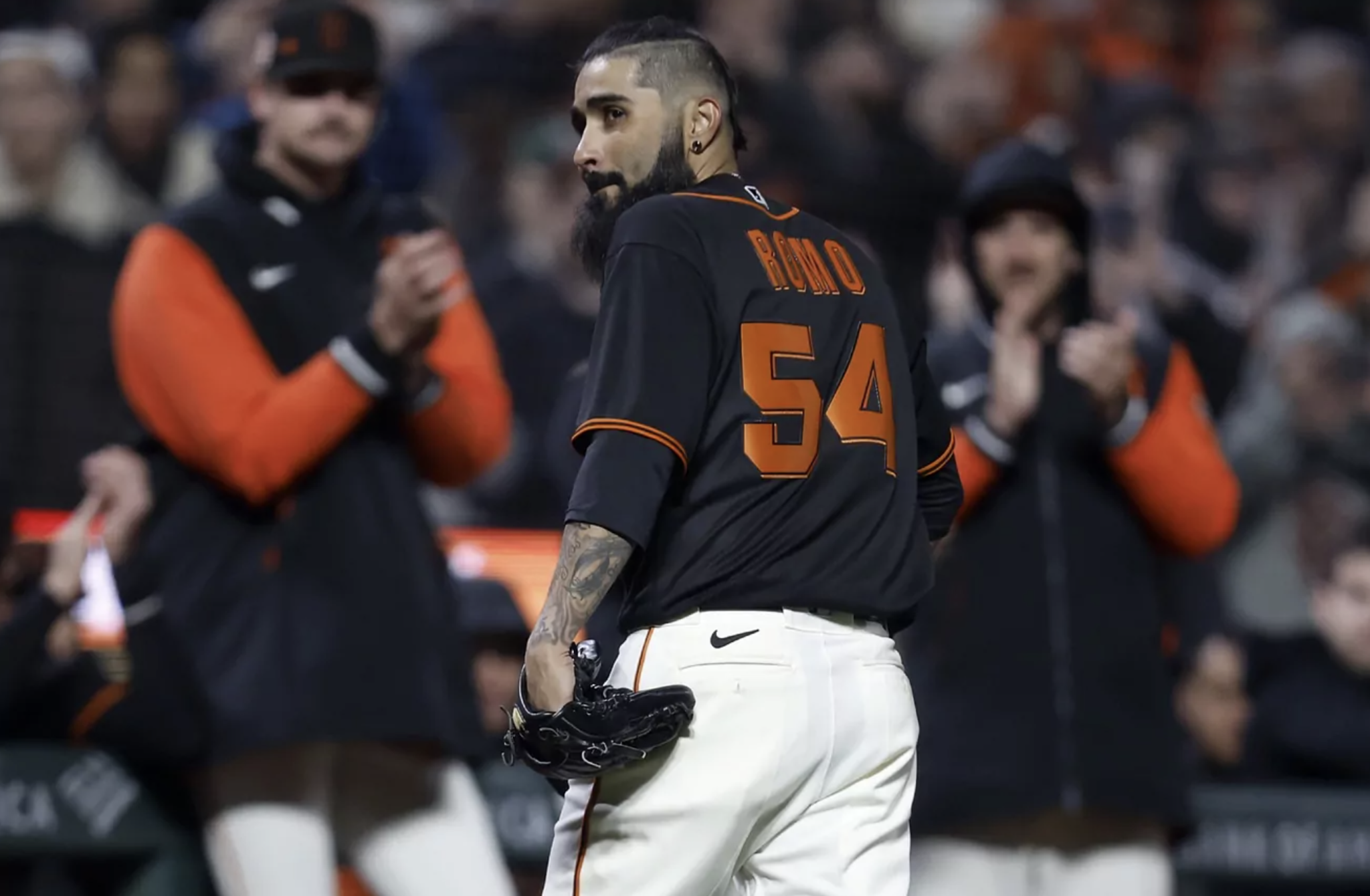 Sergio Romo throws an emotional last ball for the Giants as he says goodbye to MLB