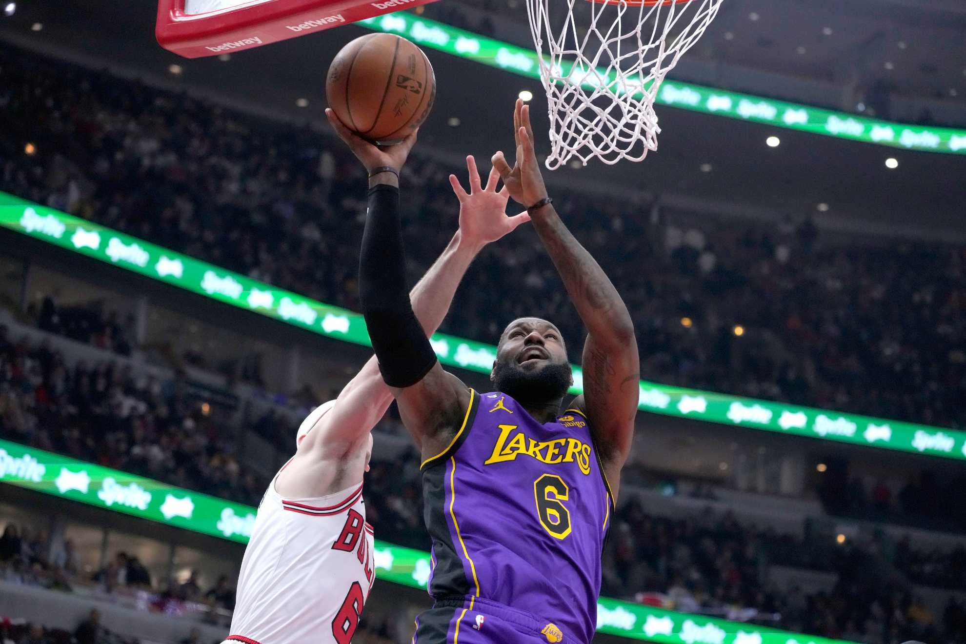 Los Angeles Lakers' LeBron James drives to the basket as Chicago Bulls' Alex Caruso defends.