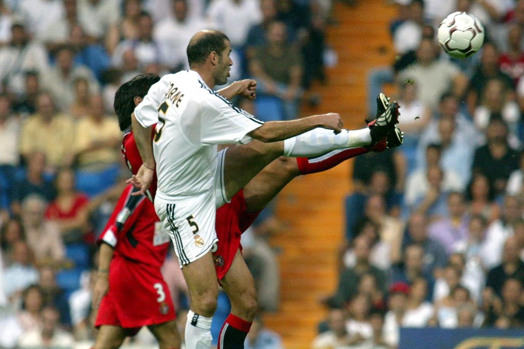 Zidane, en el Real Madrid-Real Valladolid de la Liga 03-04