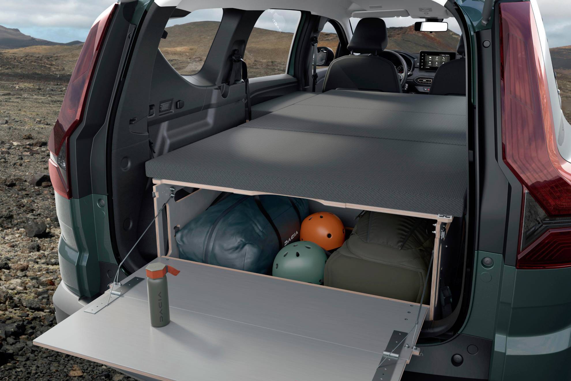 El camper más barato: así se convierte el Dacia Jogger en caravana... por 1.500 euros