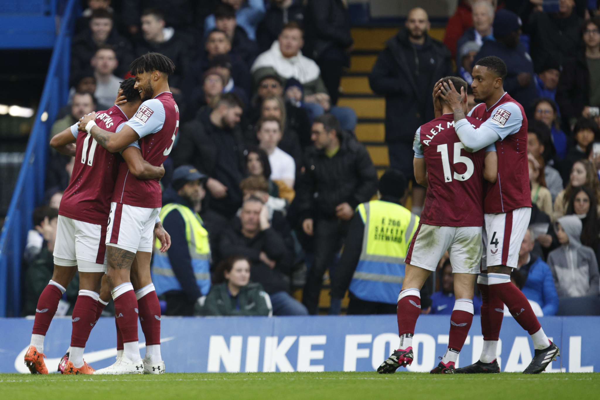Los jugadores del Aston Villa festejan el 0-1.