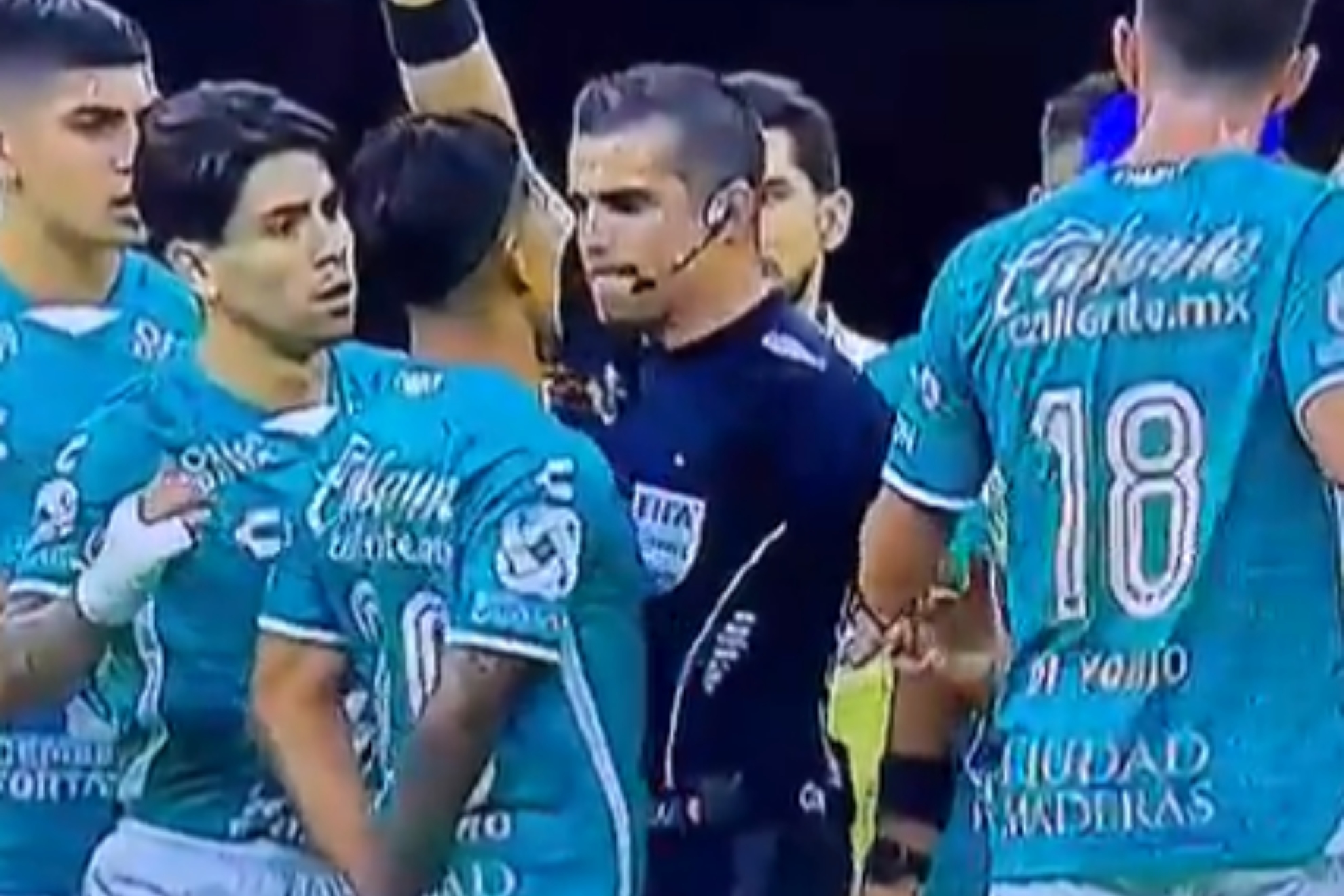 Mexican ref knees player triggering one of the most entertaining soccer games of the year