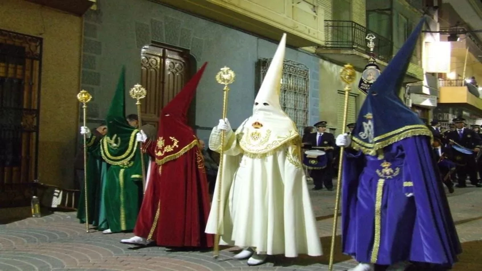 Semana Santa 2023: Este es el significado de cada color en las procesiones: morado, negro, blanco...