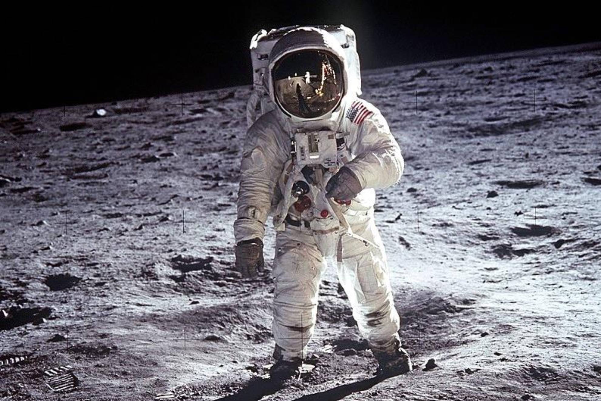 Astronauta pisando la Luna