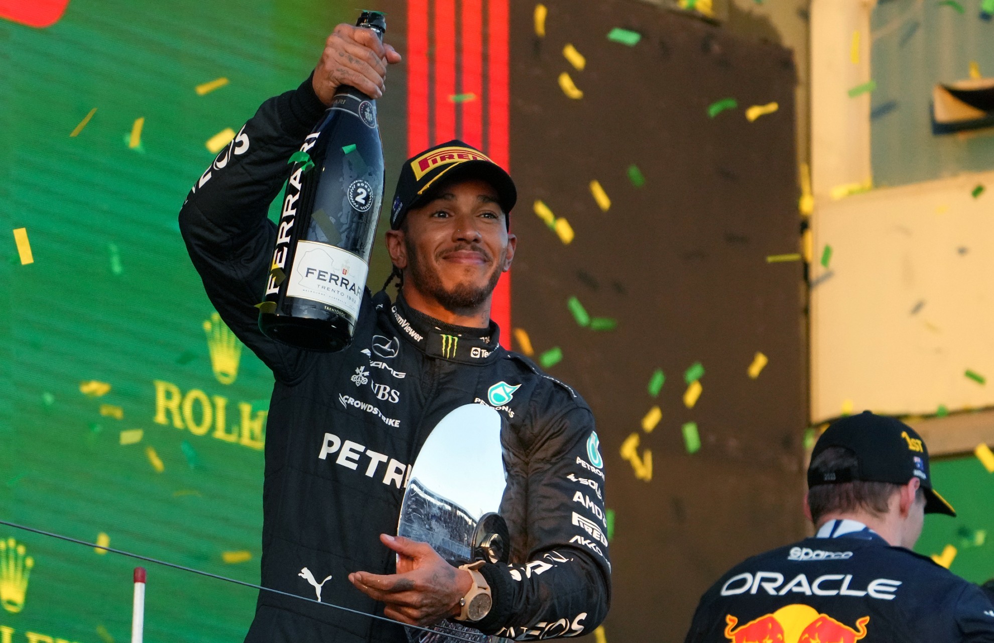 Lewis Hamilton, en el podio del Gran Premio de Australia.