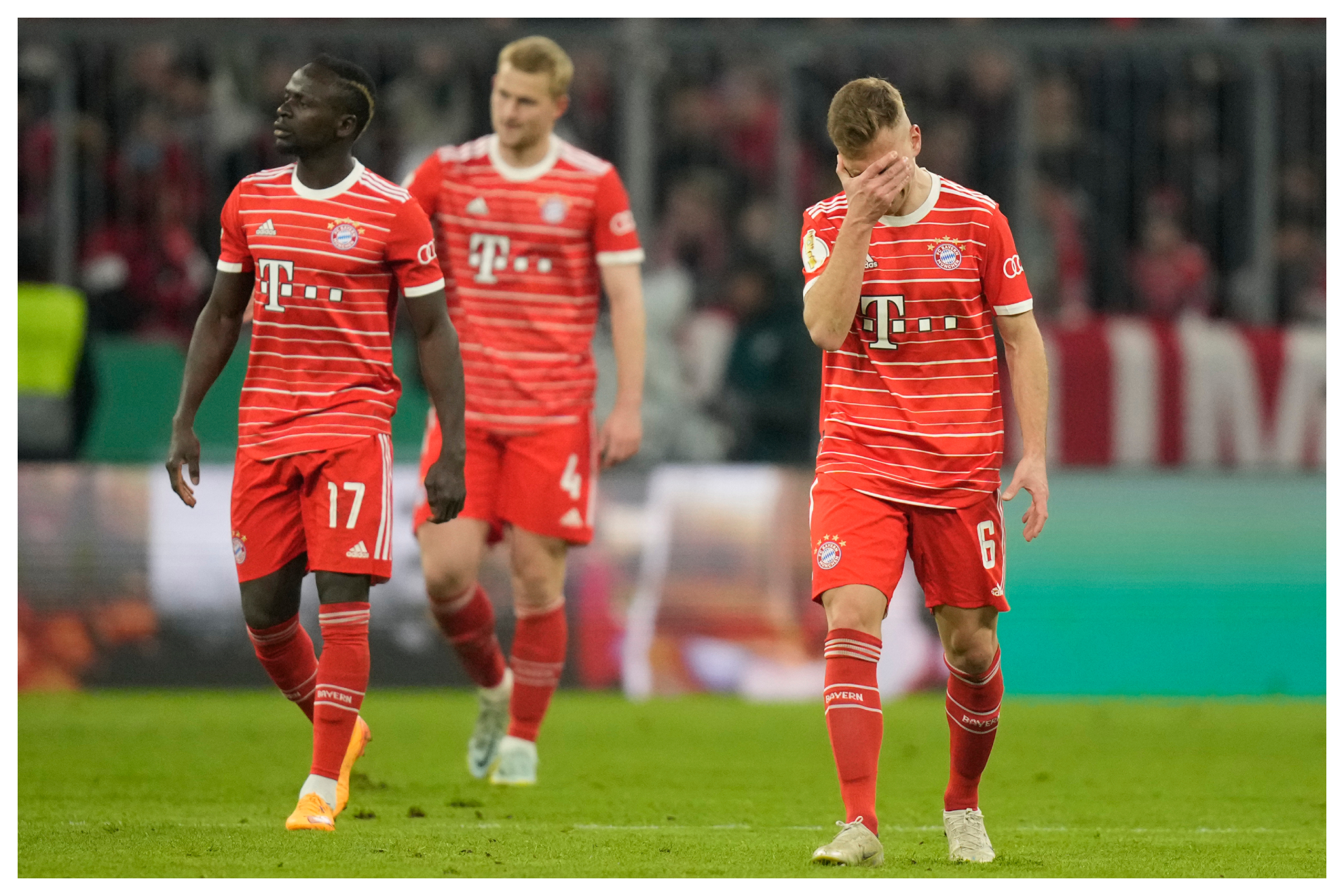 Los jugadores del Bayern, tristes tras la derrota.