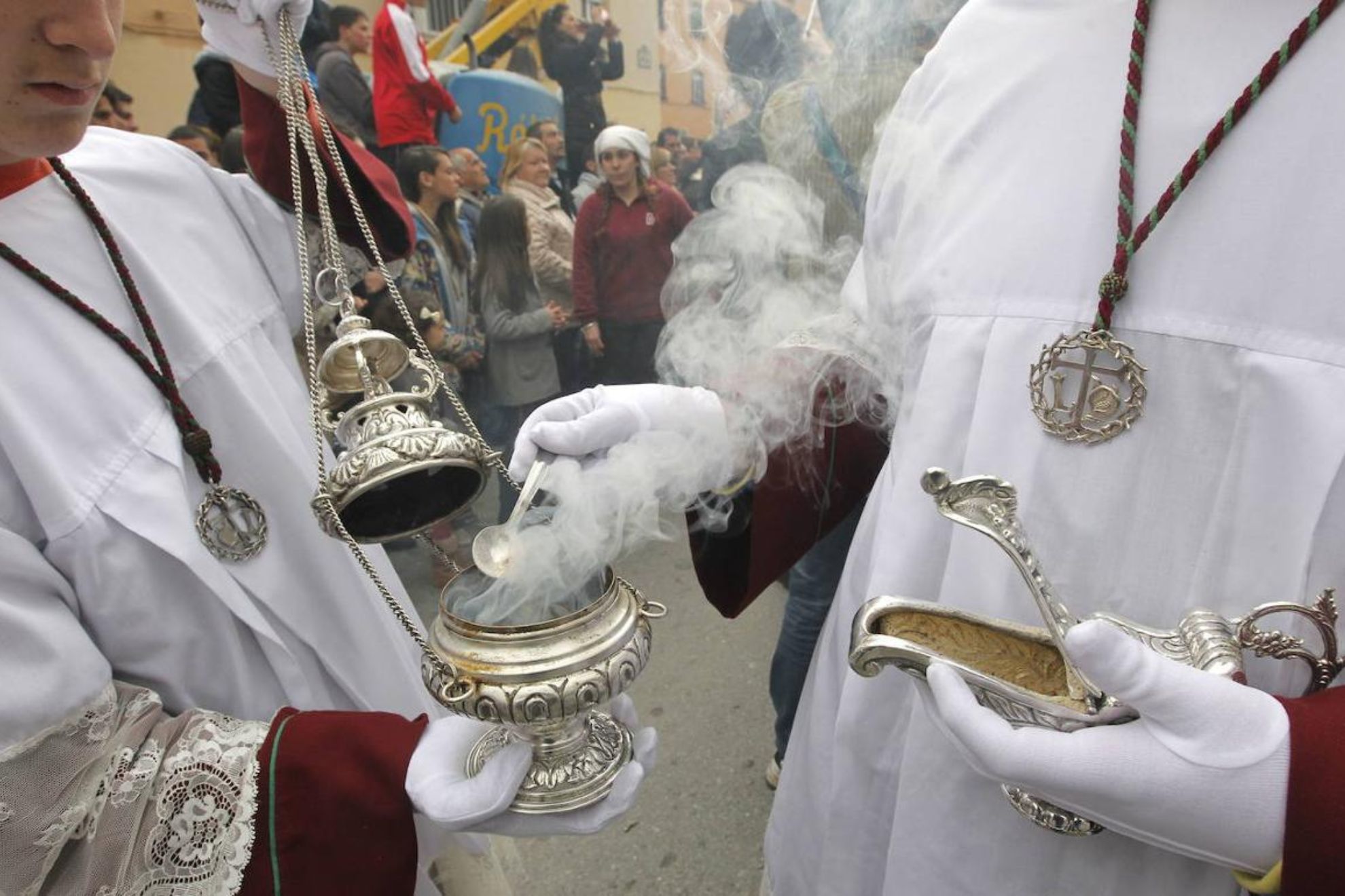 Por qu se usa incienso en Semana Santa y cul es el origen de esta tradicin religiosa?