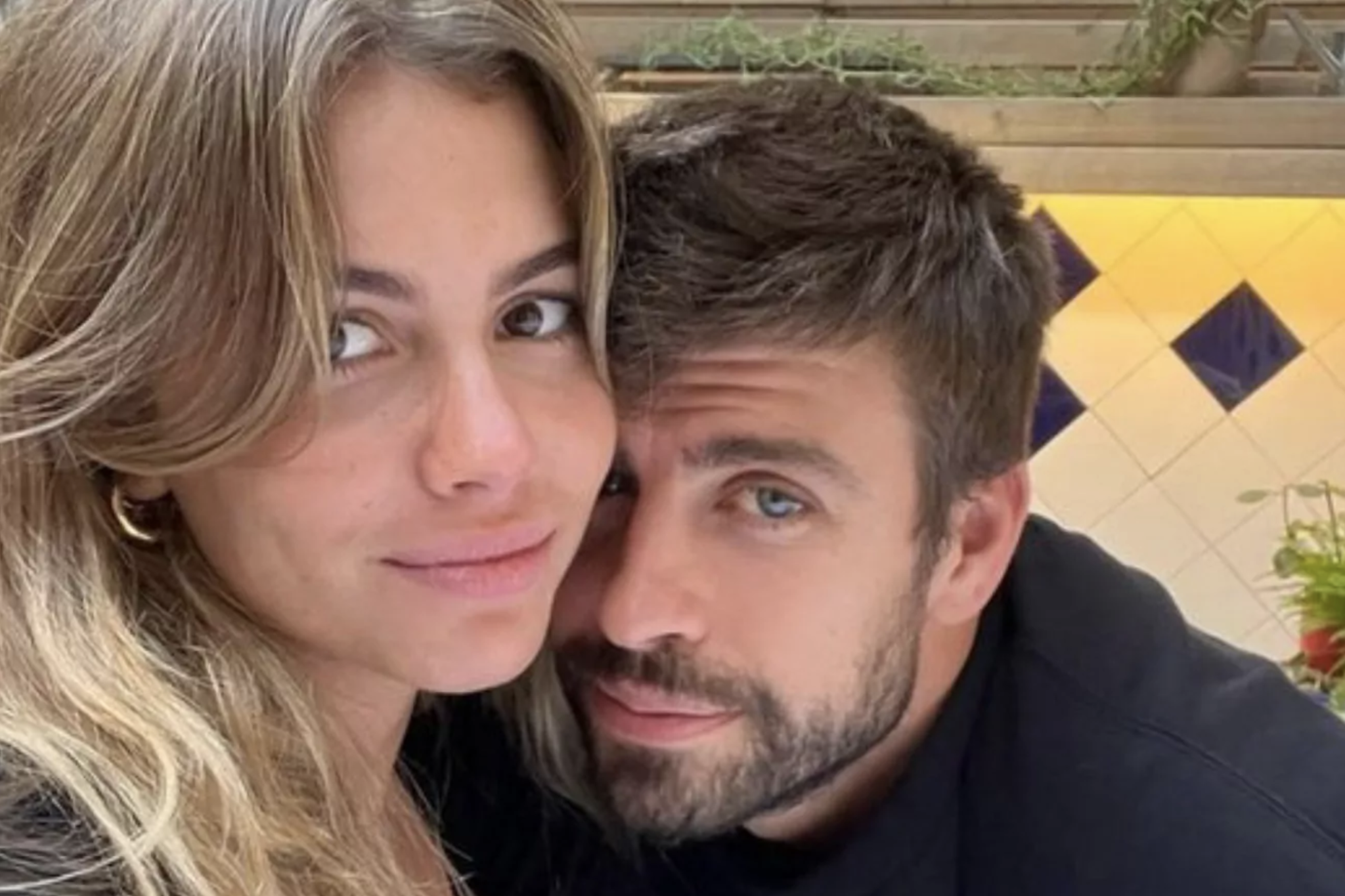 Gerard Pique kisses Clara Chia the same day Shakira and his children left Barcelona