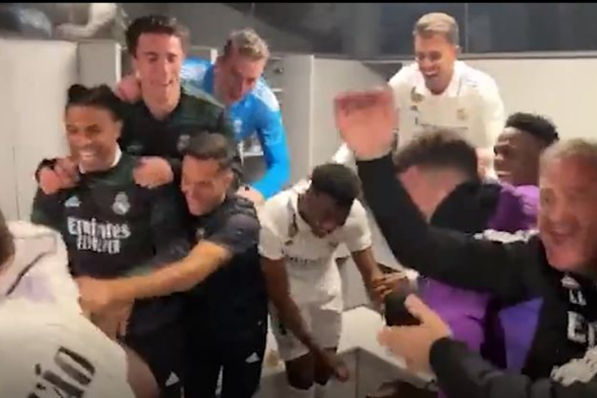 El Madrid tambin baila en el vestuario del Camp Nou y se inventa un nuevo 'Hala Madrid'