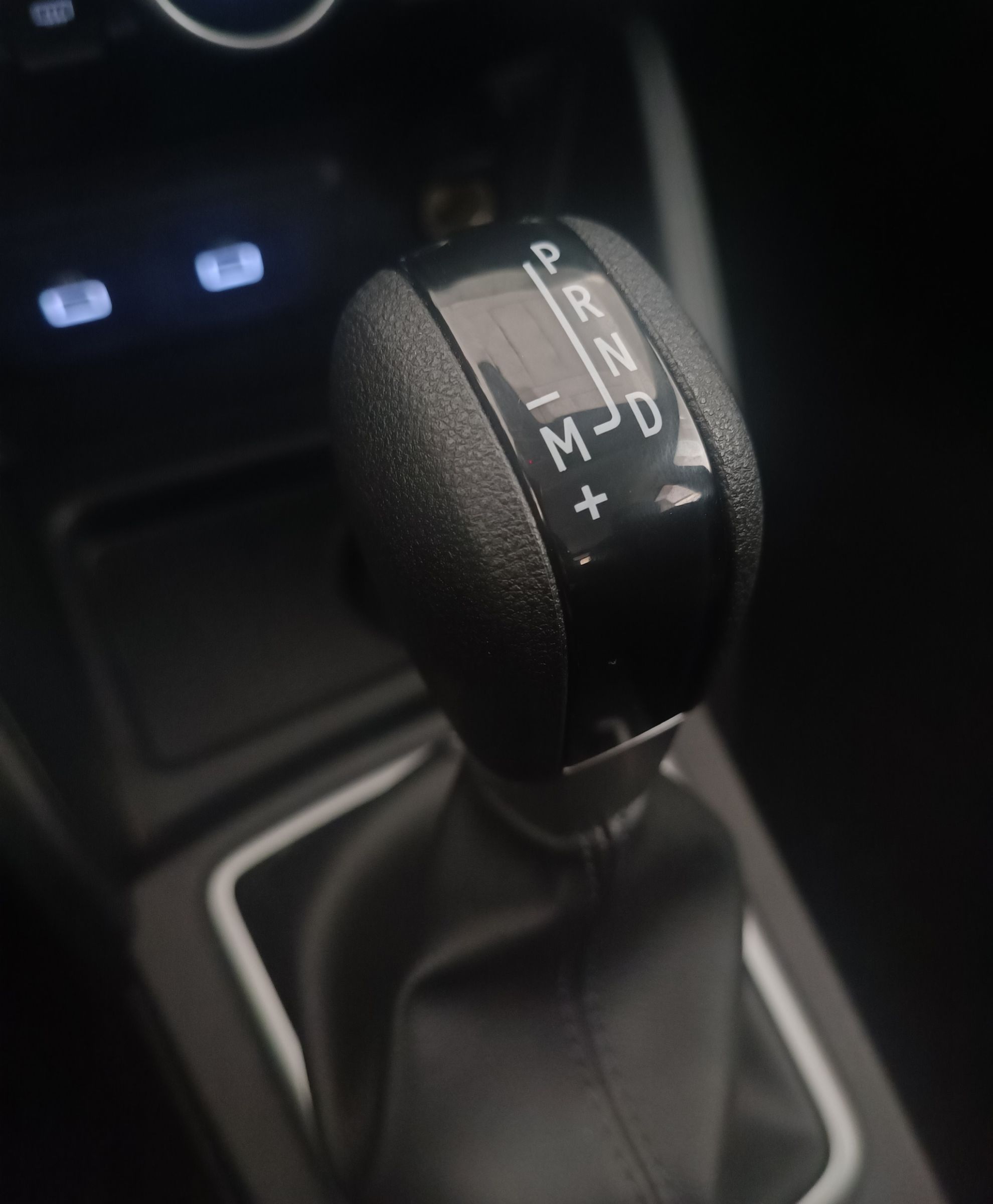 El cambio automtico EDC puede manejarse manualmente desde la palanca, pero no desde el volante.
