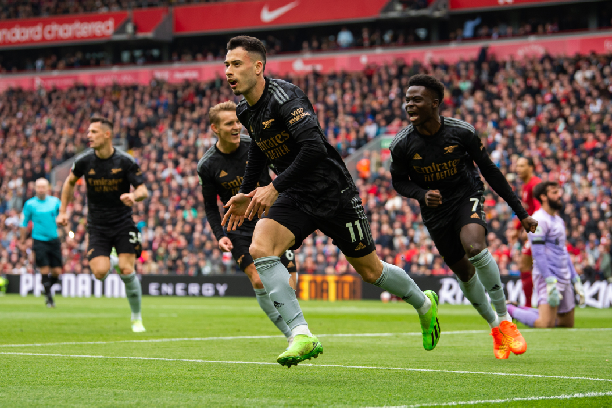 Liverpool empata al Arsenal en un cierre de locura en Anfield y el City acecha en la Premier