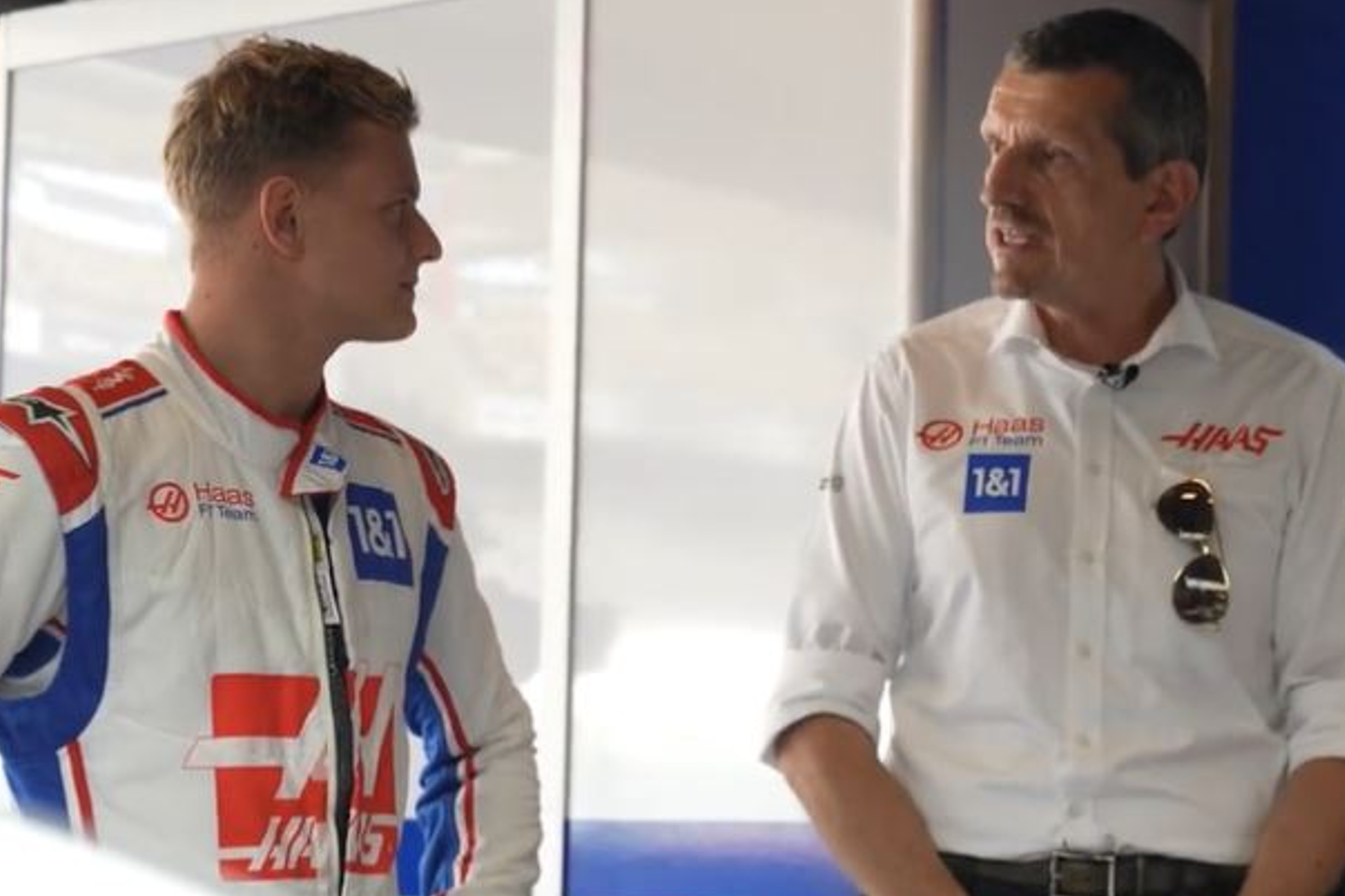 Steiner, junto a Schumacher en una imagen de 2022.