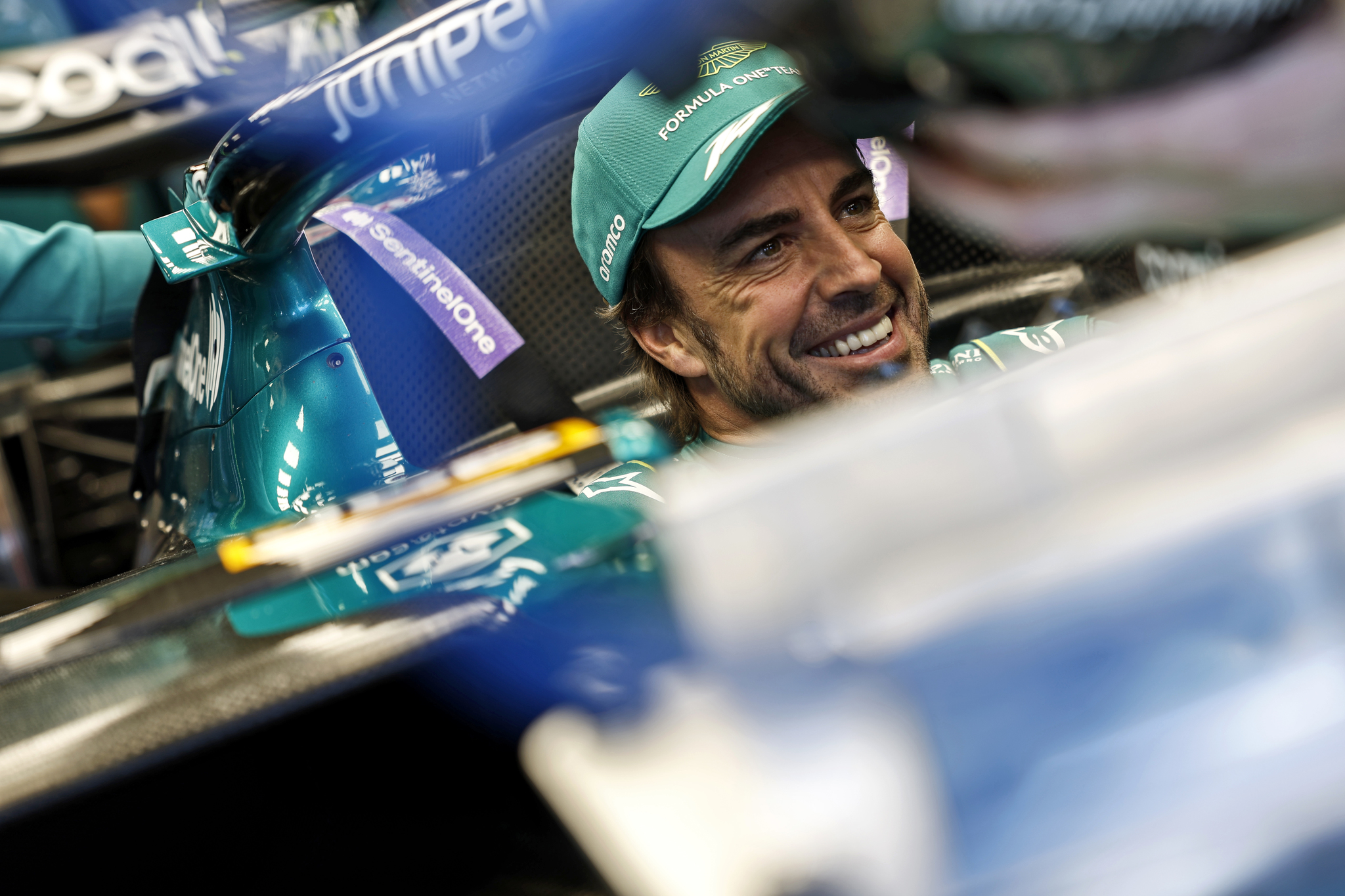 Alonso, en el box de Aston Martin en Australia.