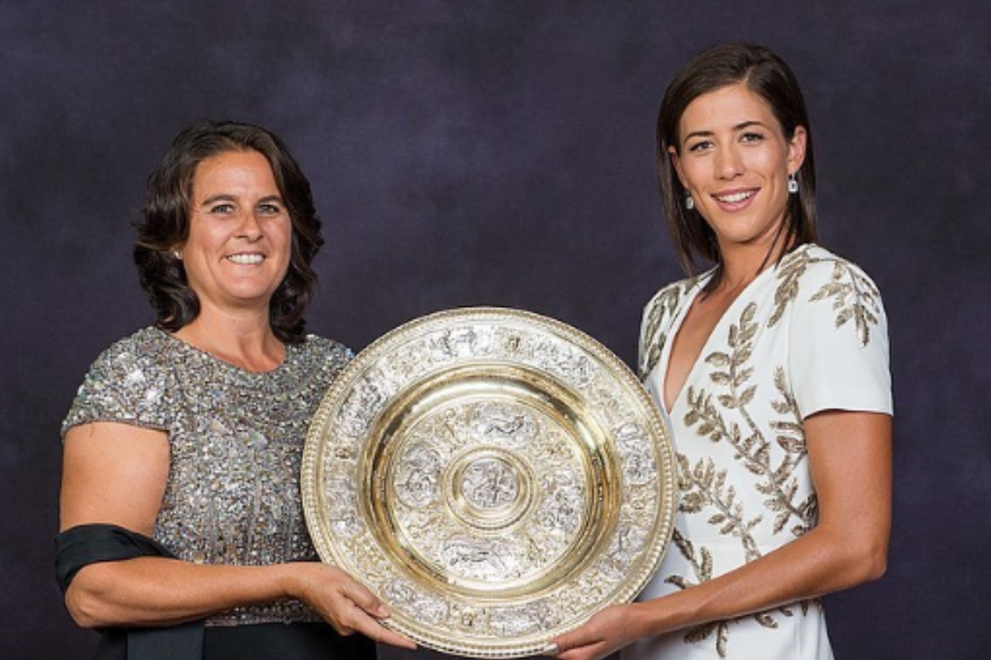 Conchita y Garbiñe, con el título de Wimbledon en 2017
