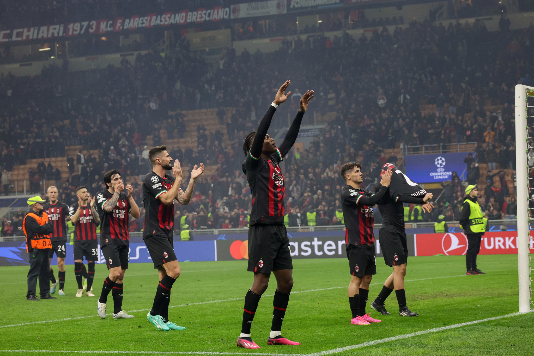 Los jugadores del Milan festejan el triunfo ante el Napoli.