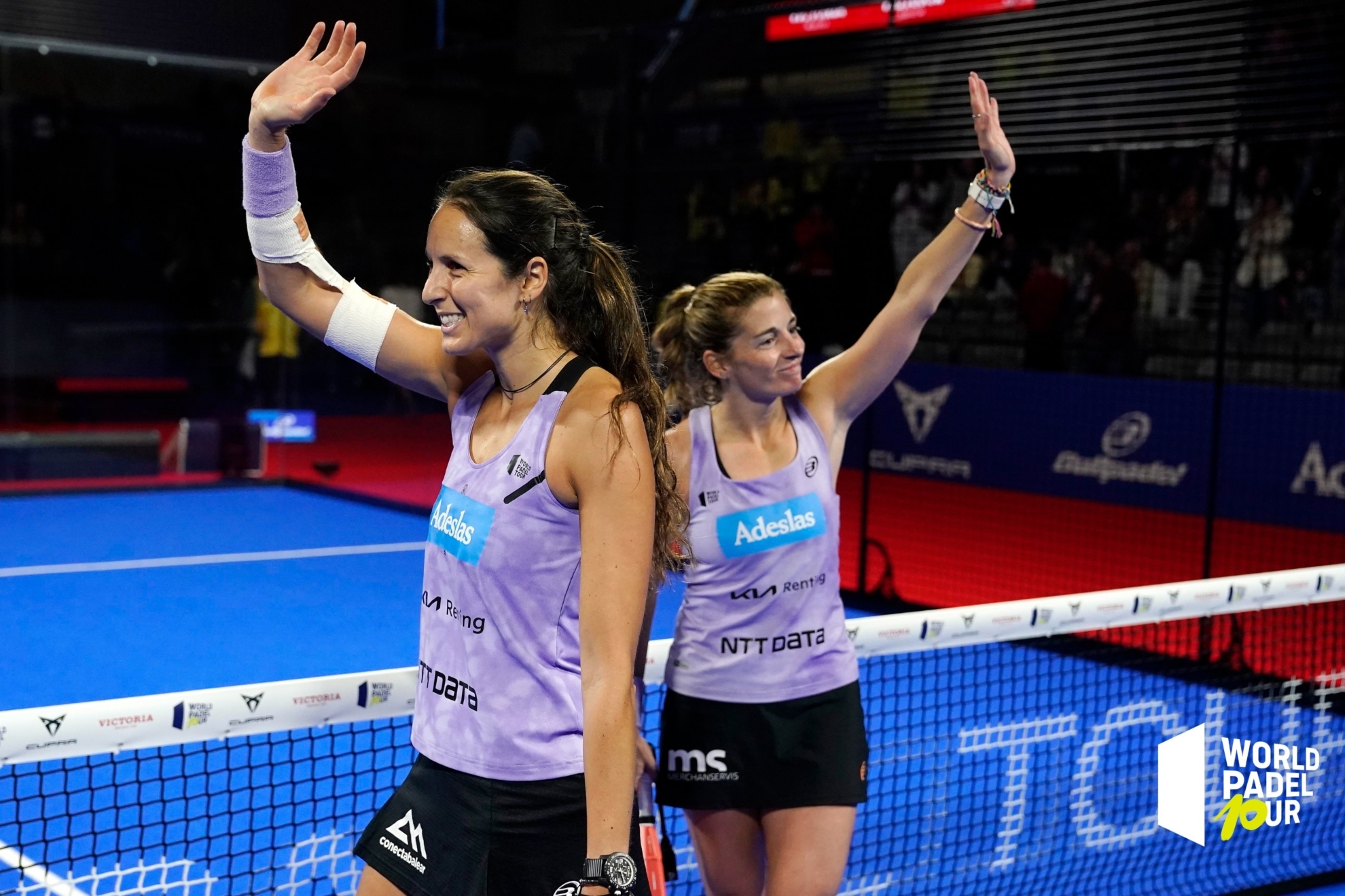 Gemma Triay y Alejandra Salazar tras su victoria en Granada.
