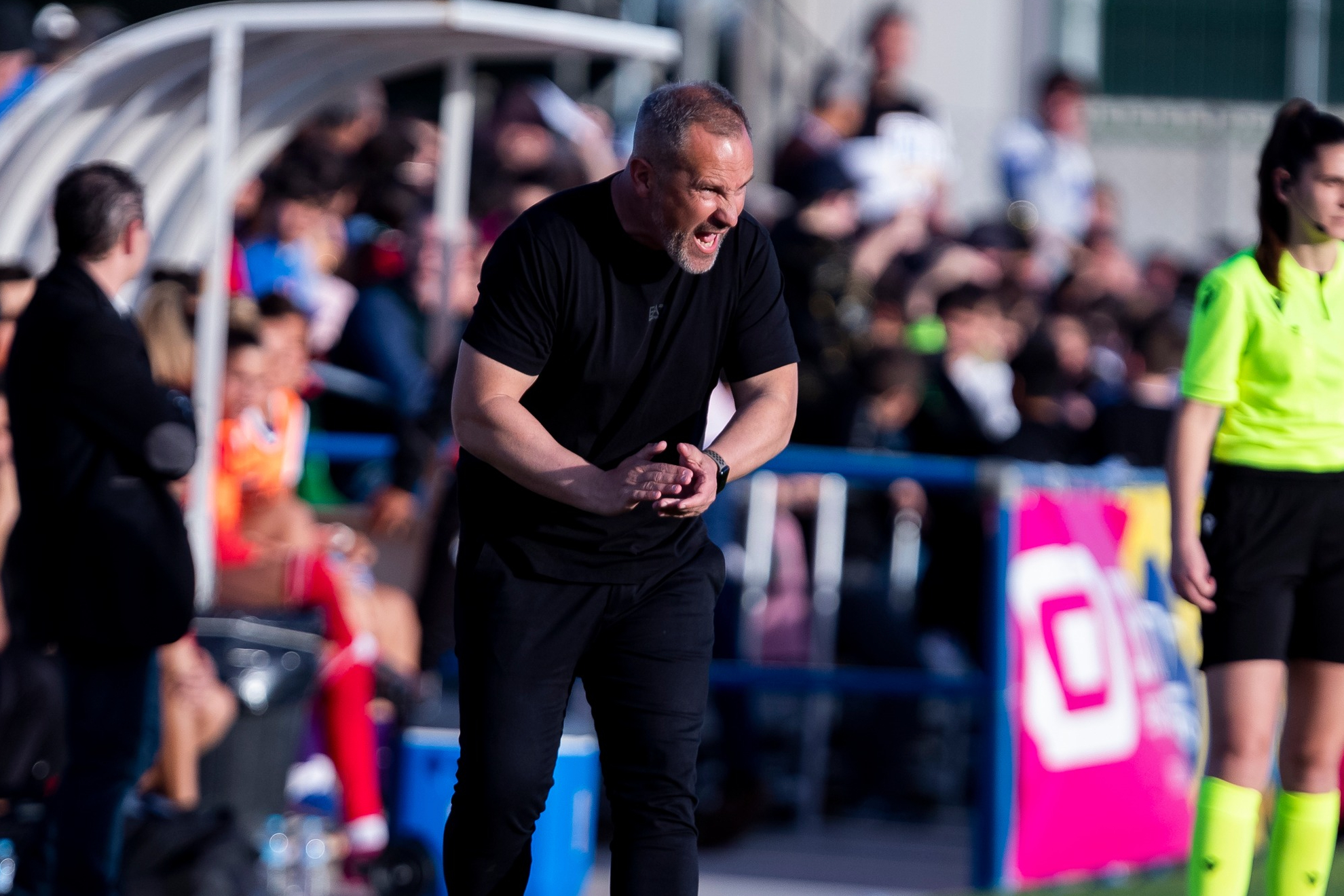 Randri García, entrenador del Alhama, durante un partido de la Liga F / Alhama El Pozo