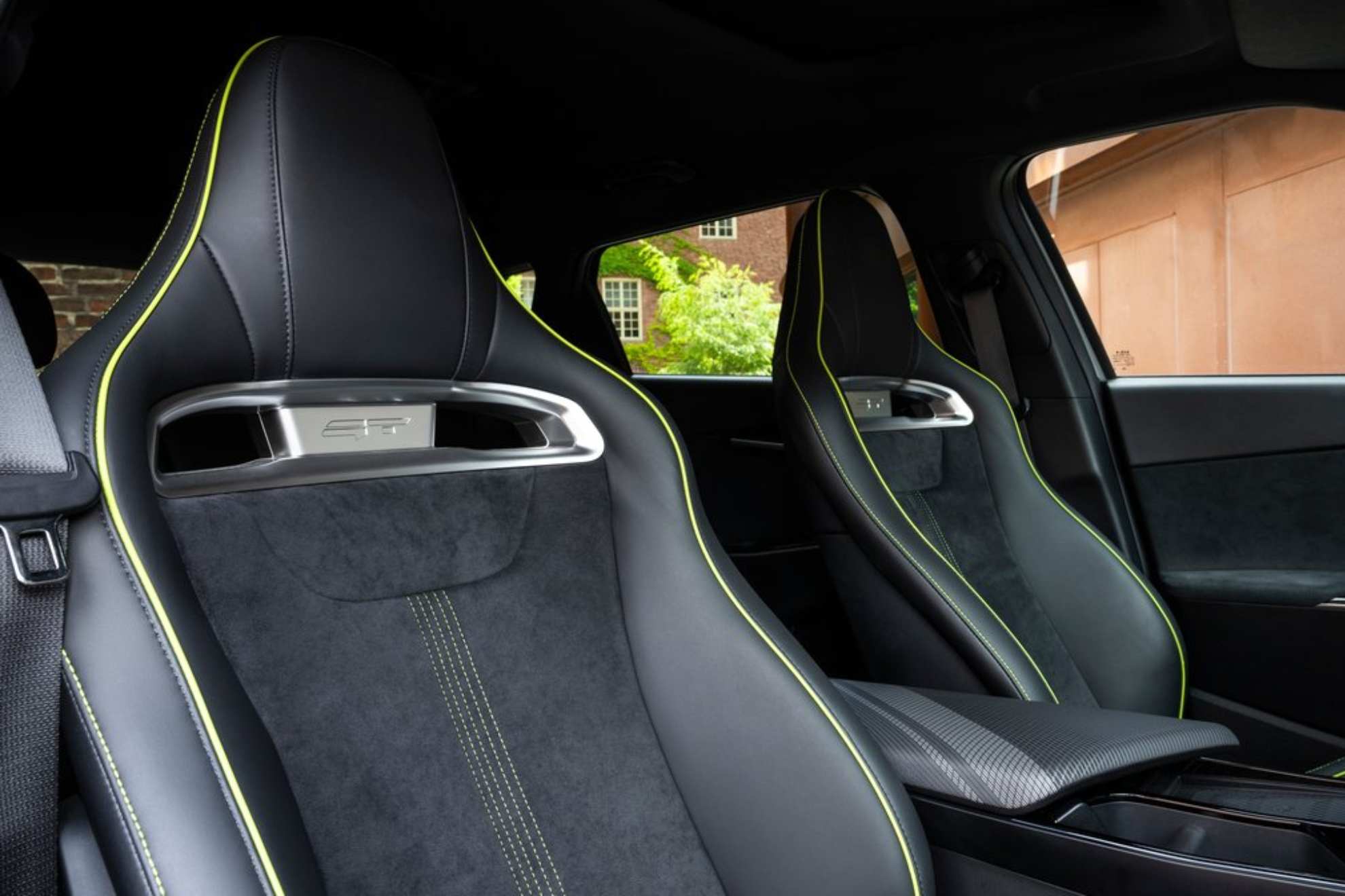 Los asientos especficos del GT le imprimen un caracter ms dinmico al interior.