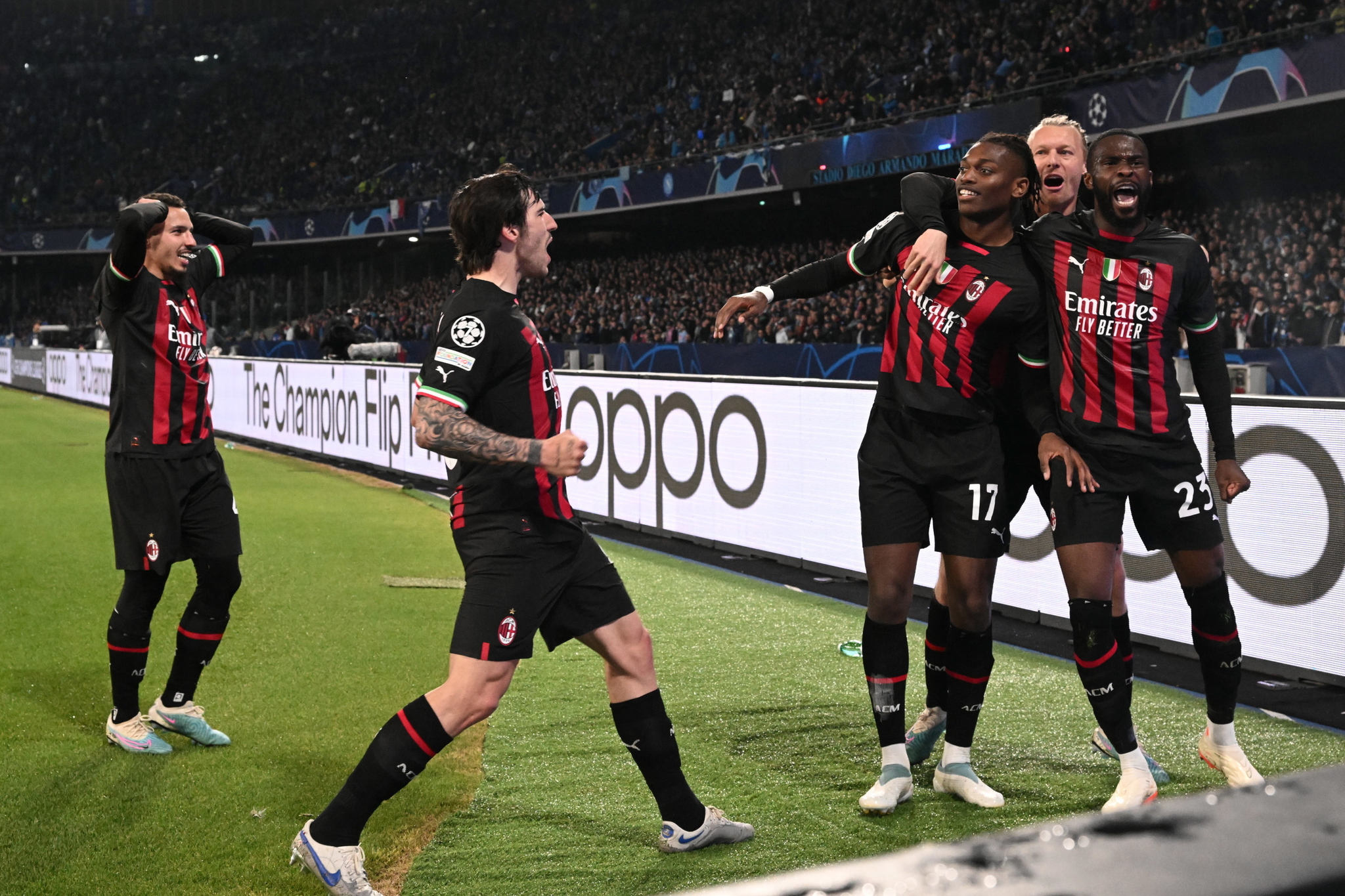Los jugadores del Milan celebran un gol ante el Nápoles.